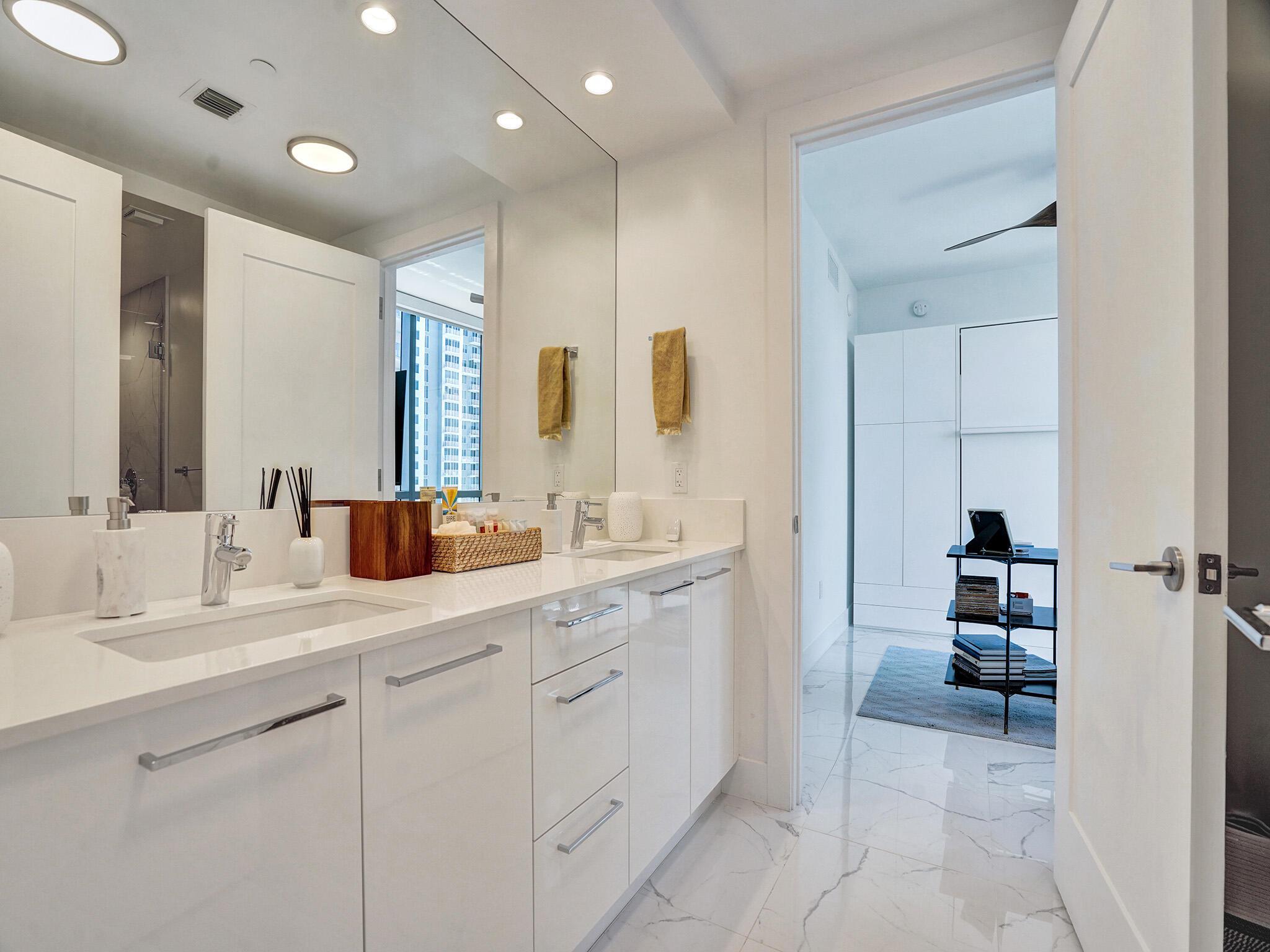 100 E Las Olas Boulevard 3301 Property Photo 31