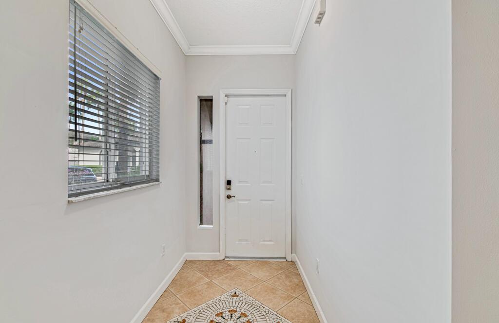 2704 Treasure Cove Circle Property Photo 4