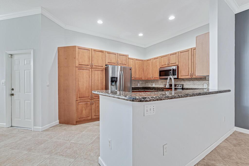 2704 Treasure Cove Circle Property Photo 11