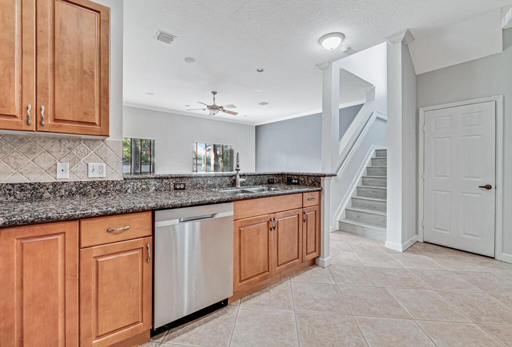2704 Treasure Cove Circle Property Photo 12