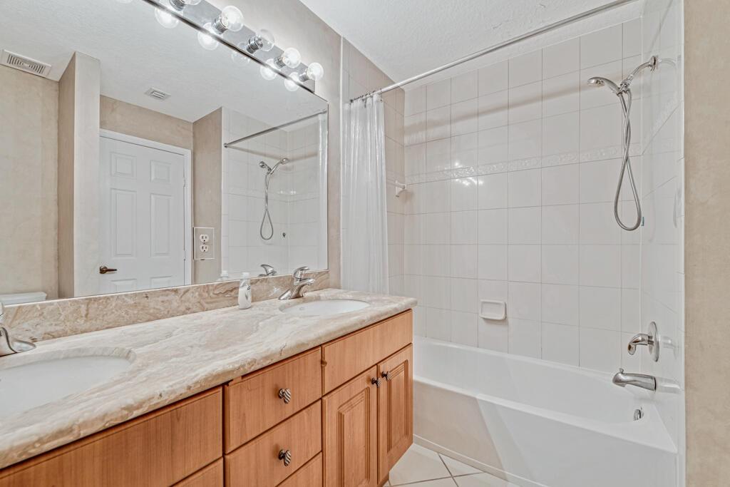2704 Treasure Cove Circle Property Photo 32