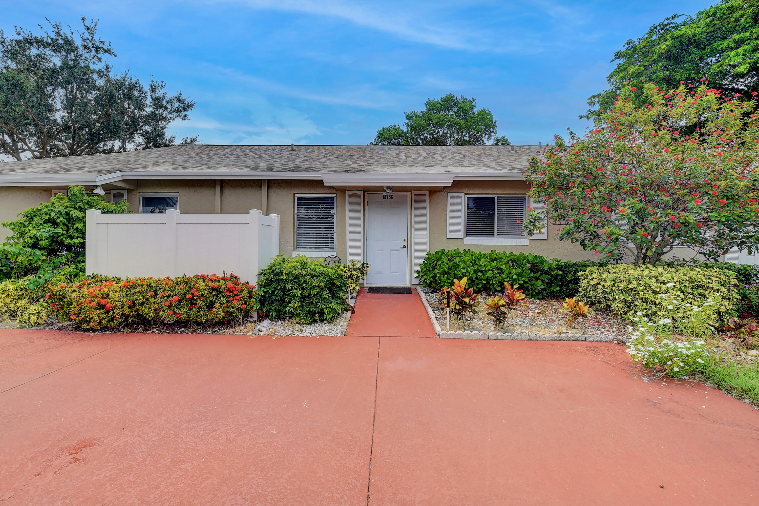 18756 Schooner Drive B Property Photo 5