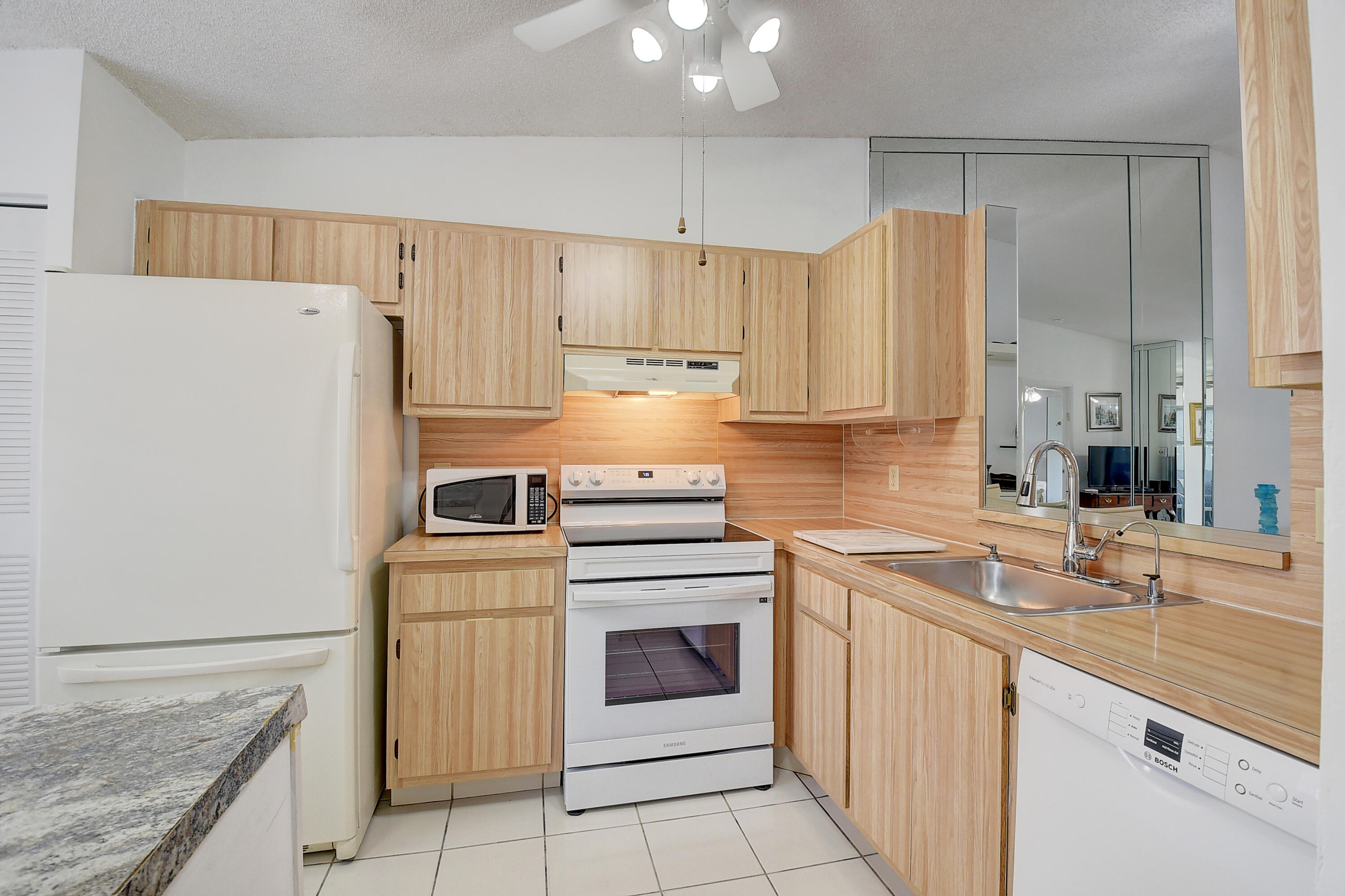 18756 Schooner Drive B Property Photo 11