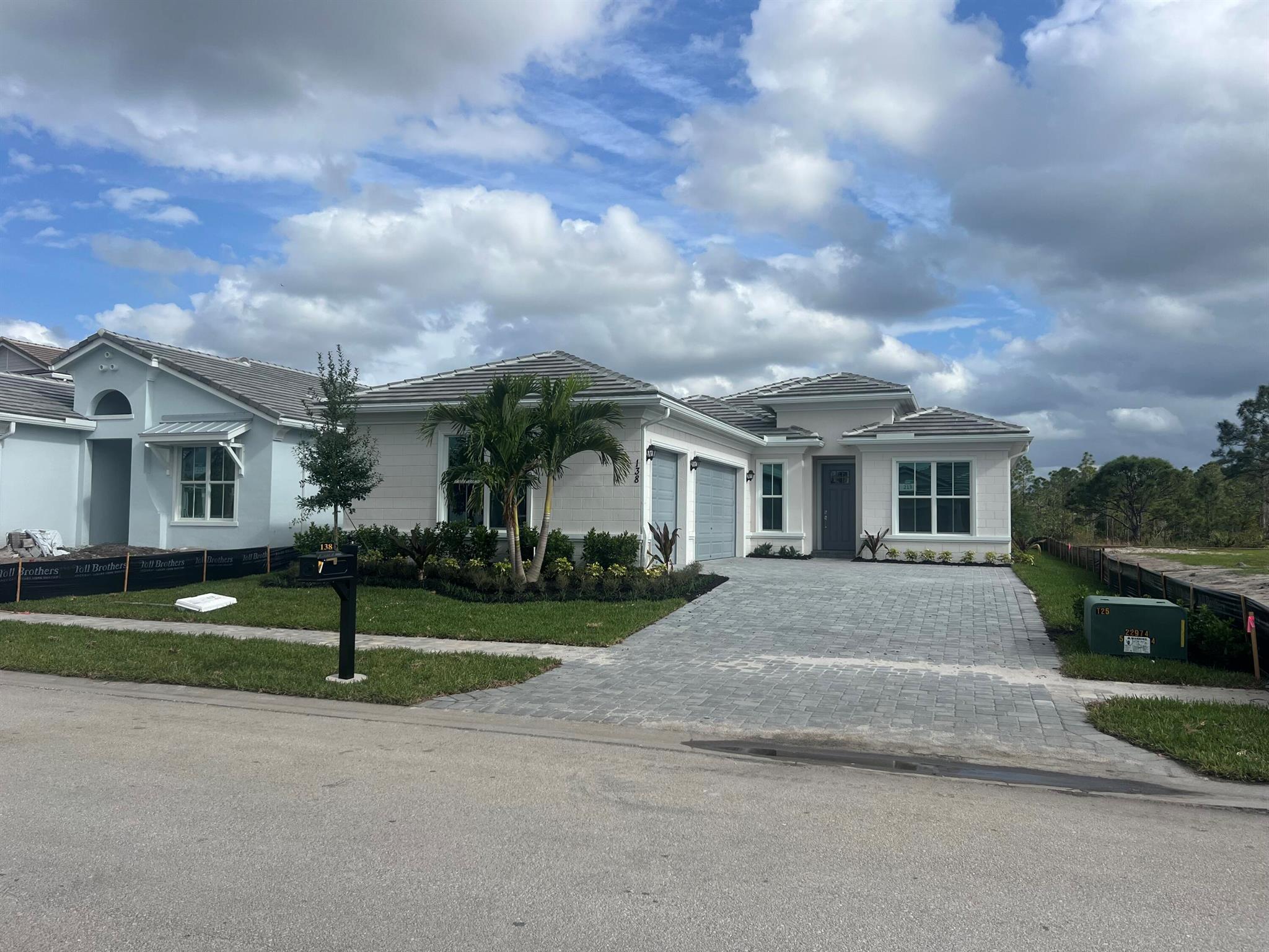 138 Se Calmo Circle Property Photo 1