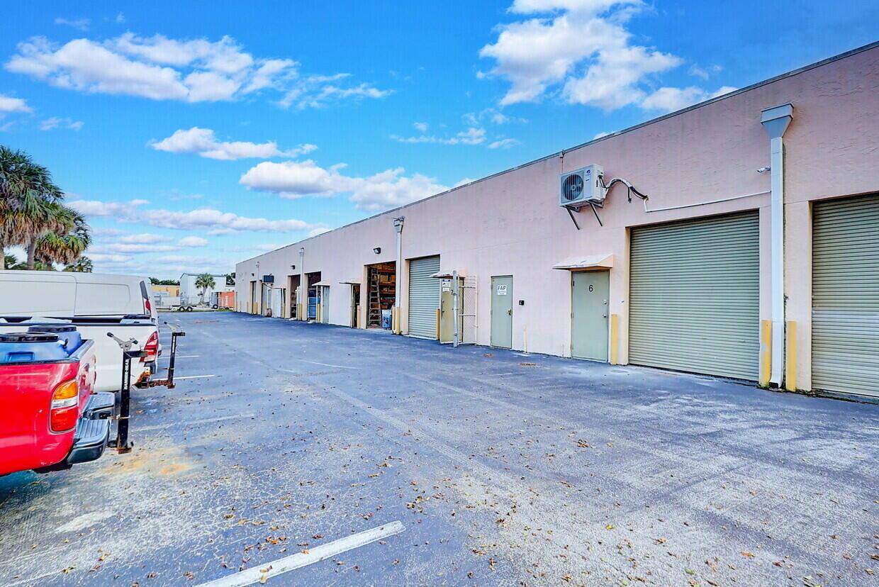 3825 Investment Lane 2-3 Property Photo 4