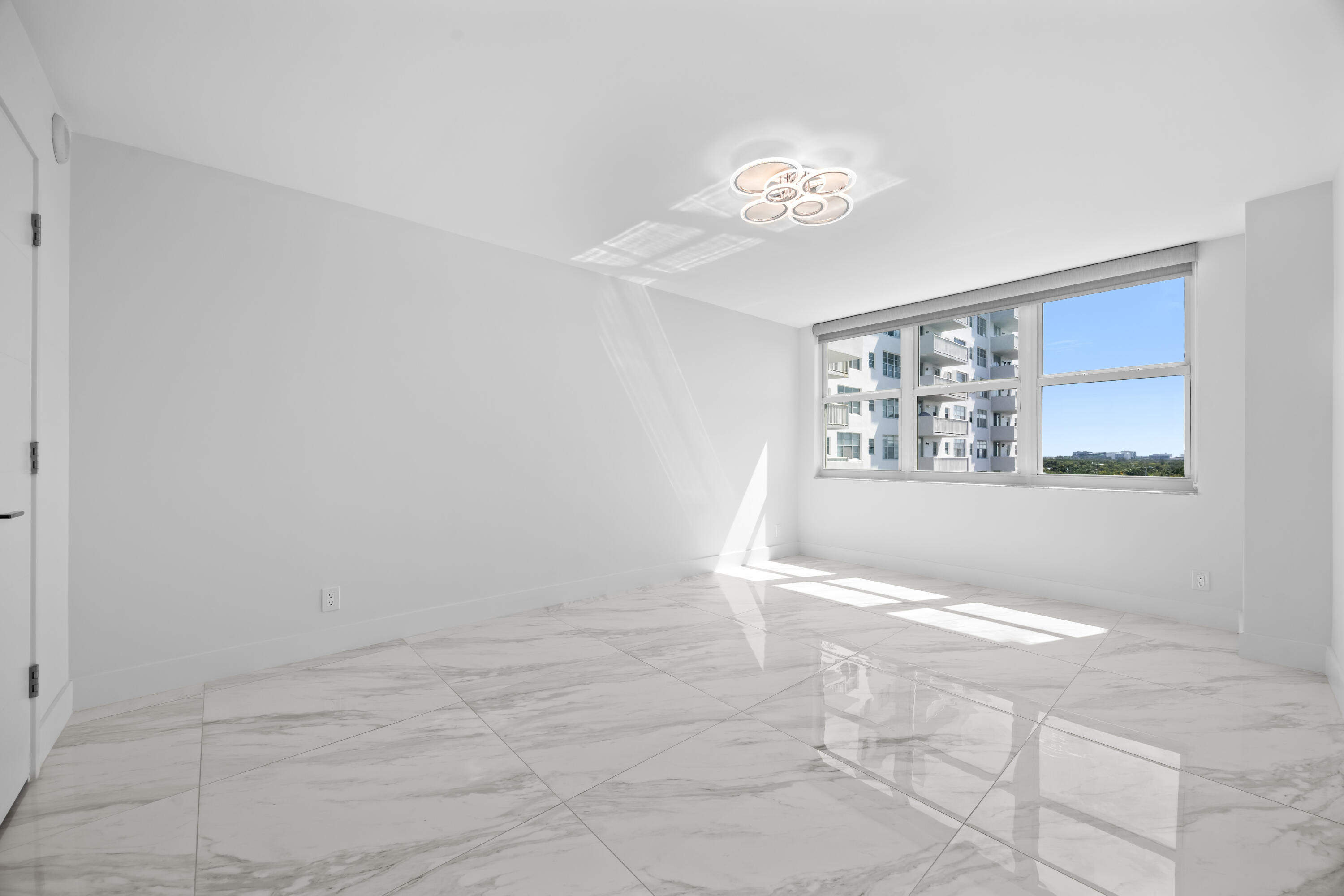 137 Golden Isles Drive 914 Property Photo 12