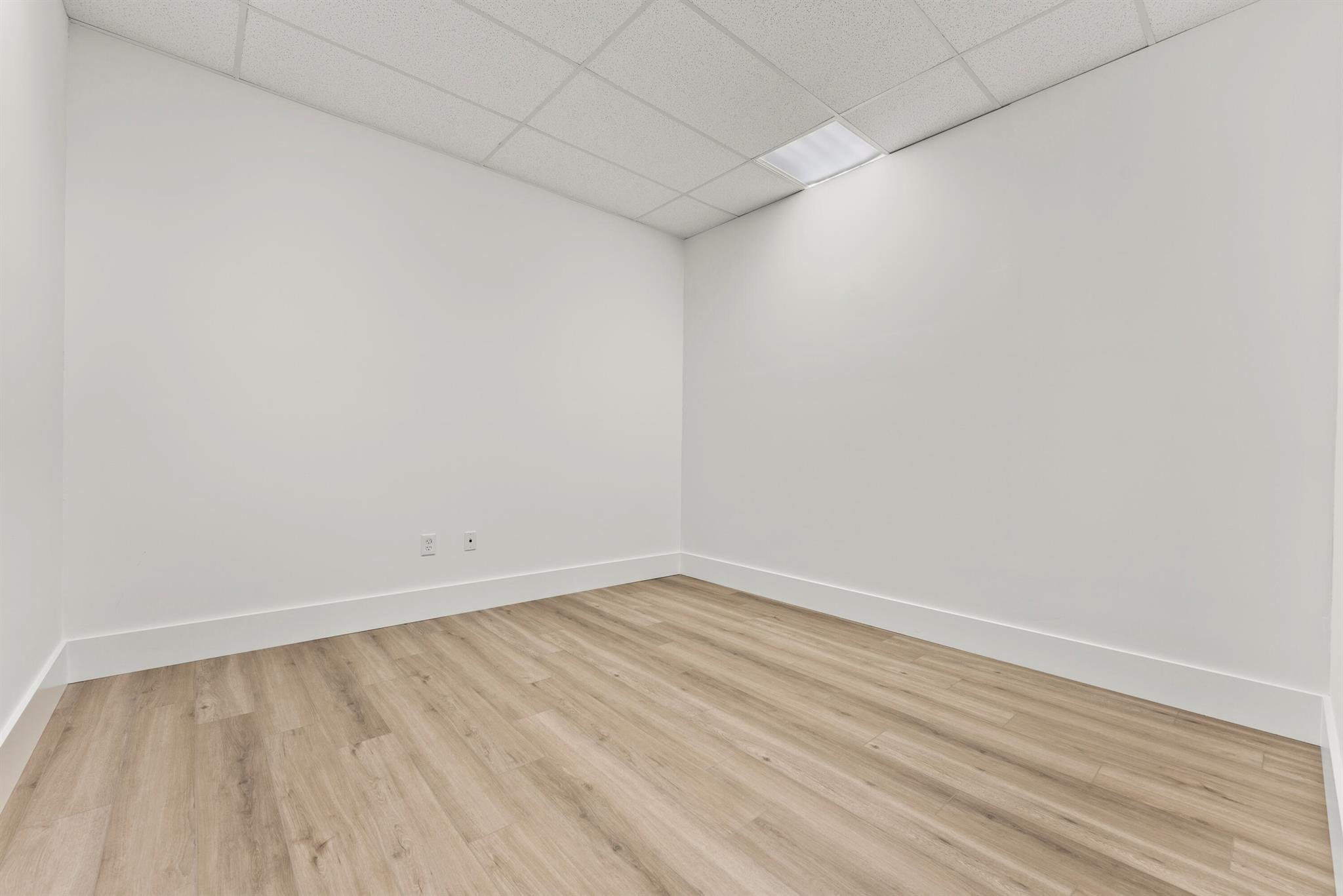2000 N Federal Highway Property Photo 18