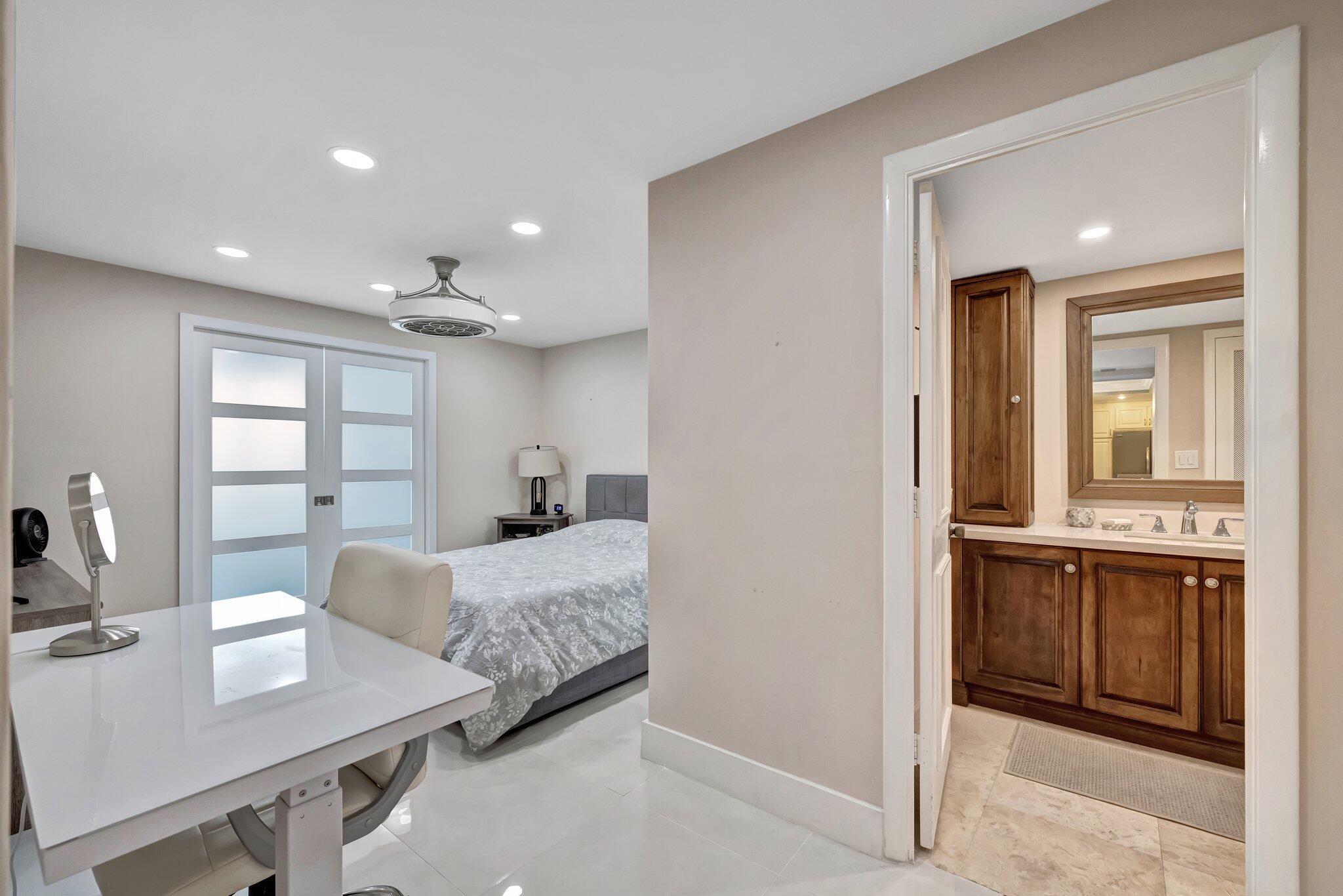 2100 S Ocean Lane 1704 Property Photo 12