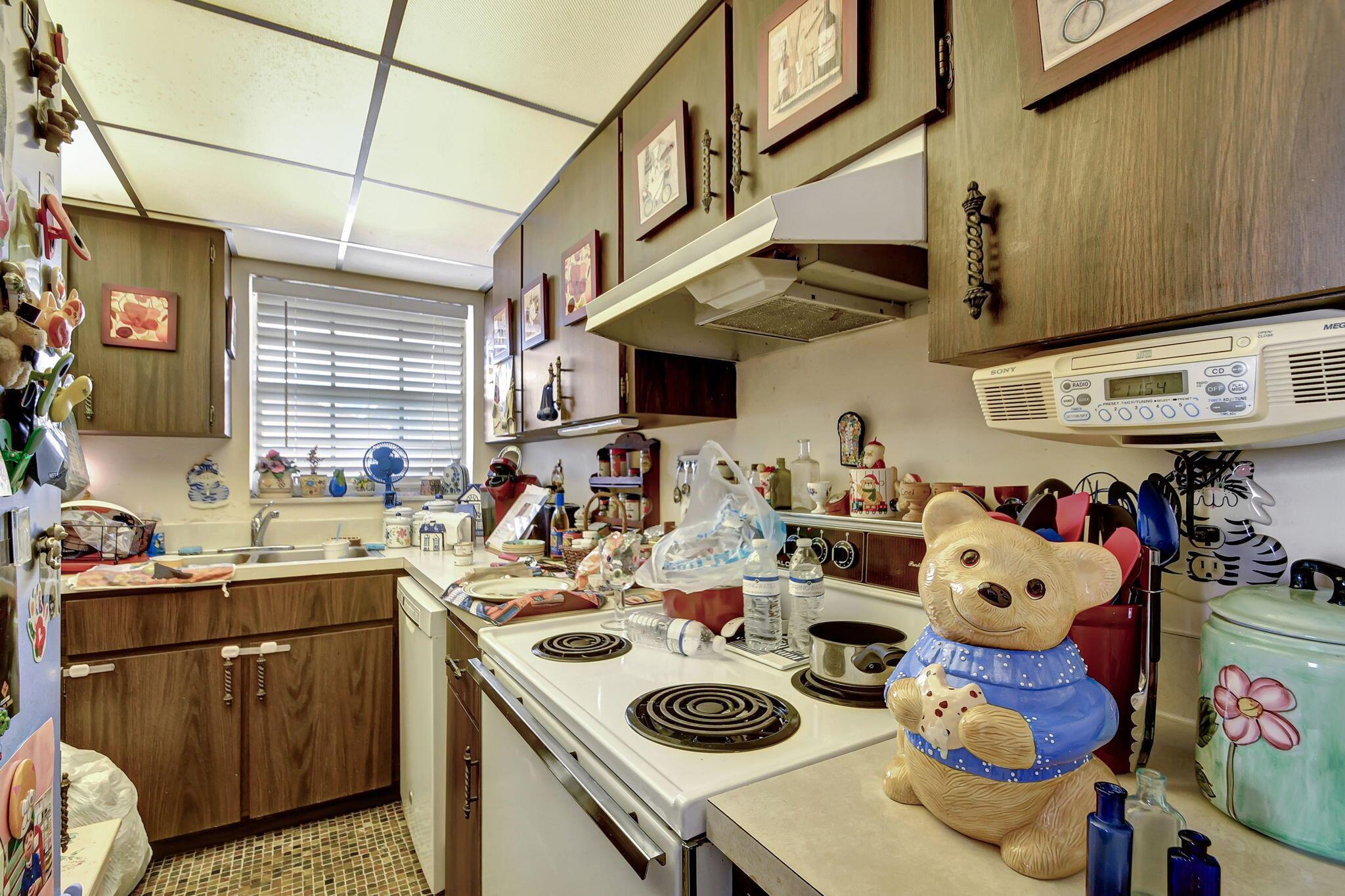 1853 Service Road Property Photo 12