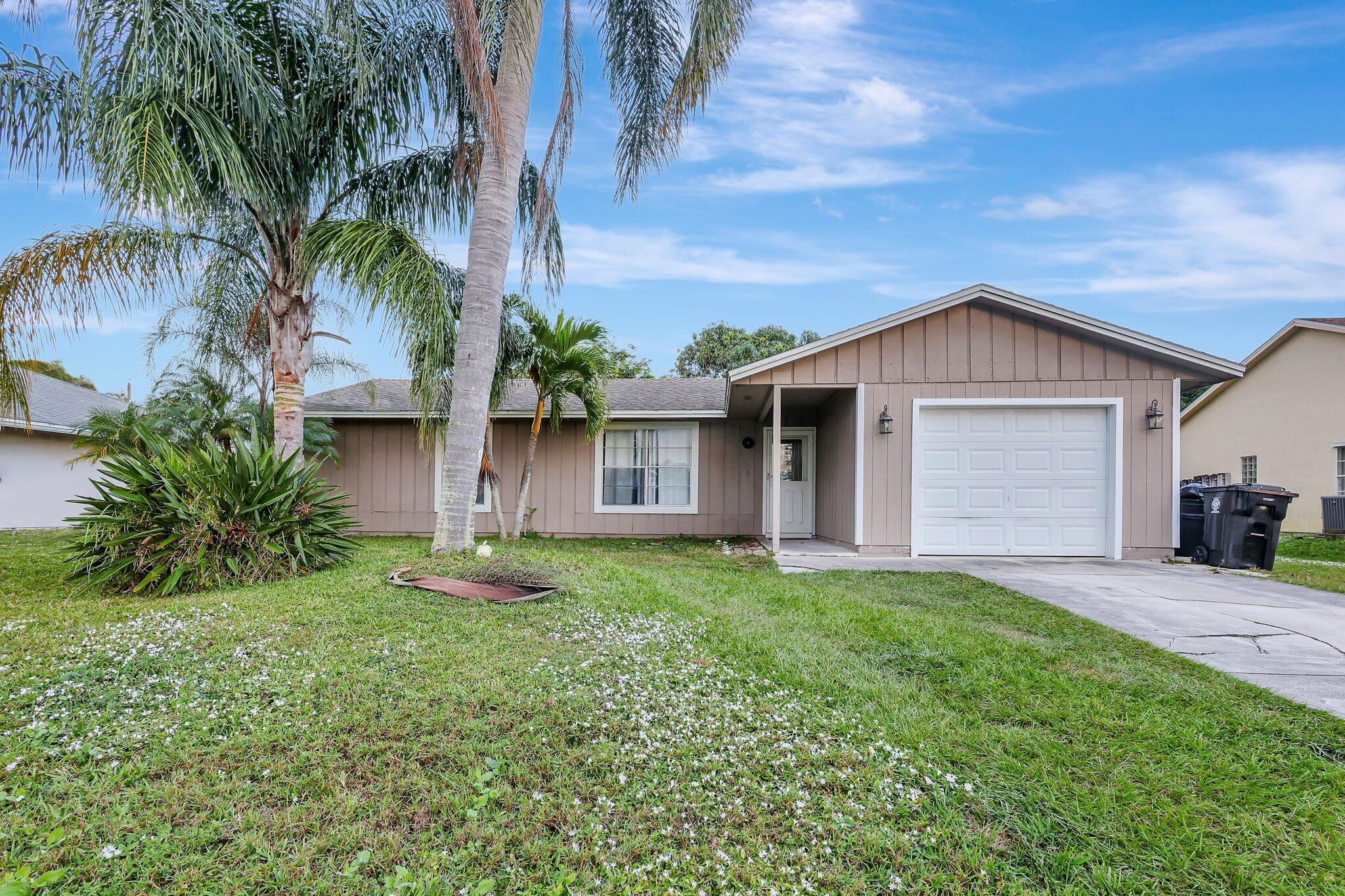 1285 Sw Avens Street Property Photo 1