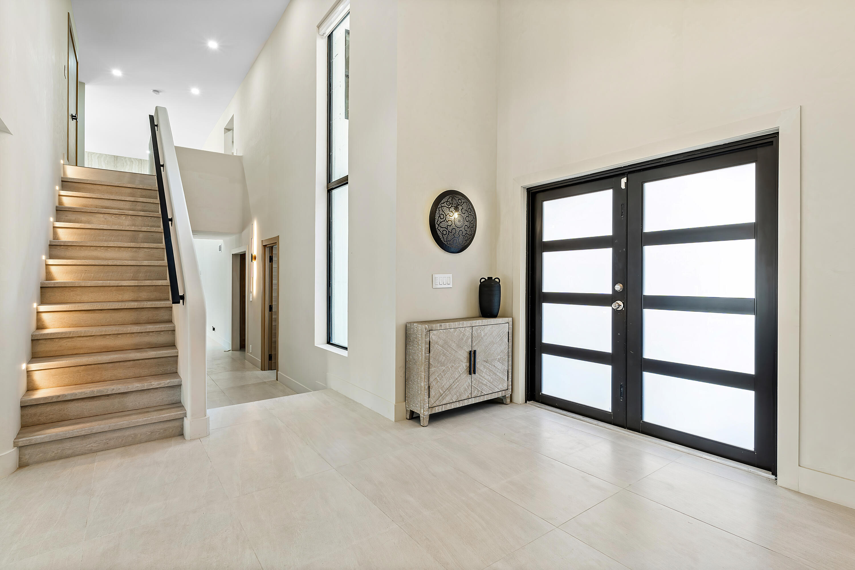 425 Coral Way Property Photo 8