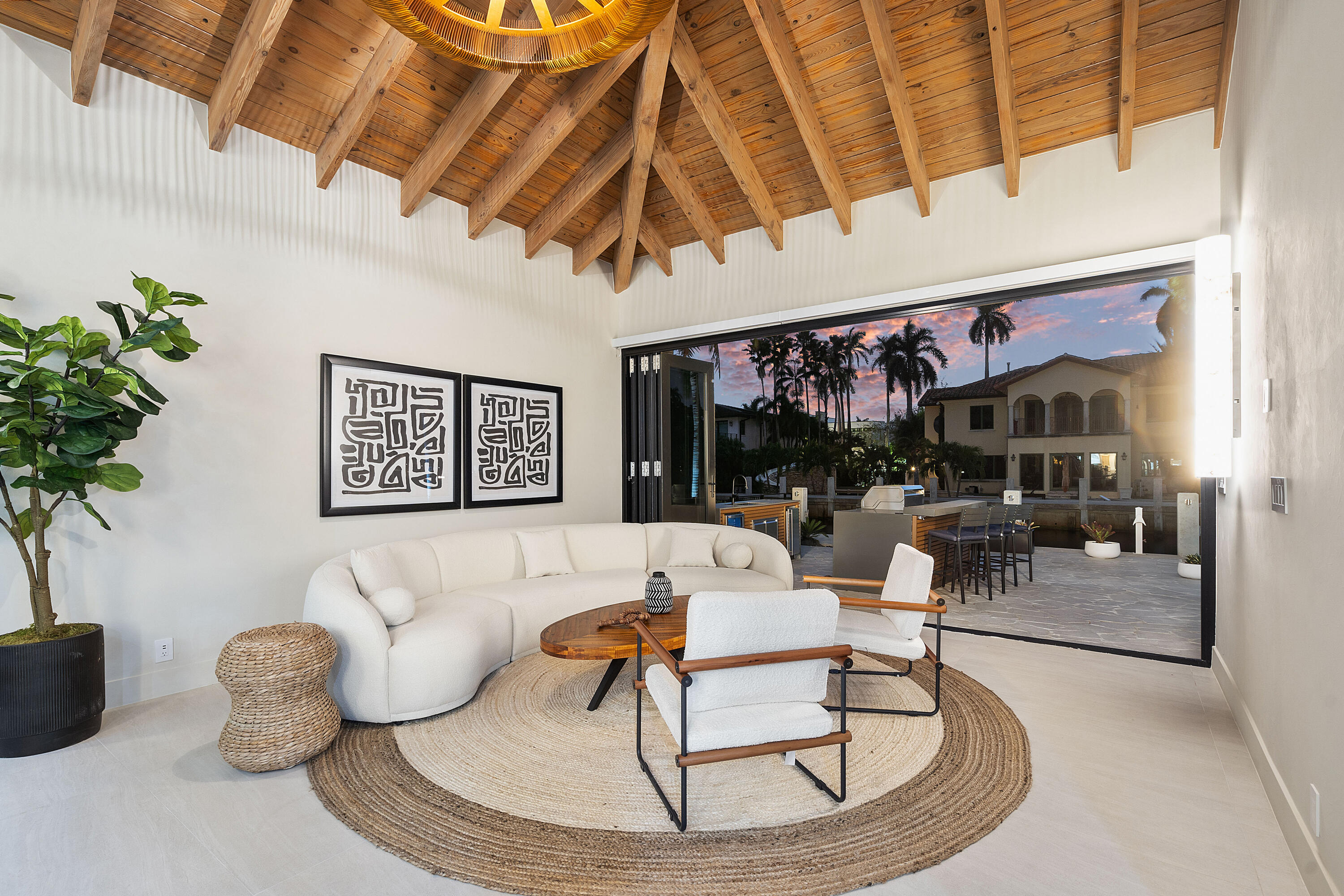 425 Coral Way Property Photo 12