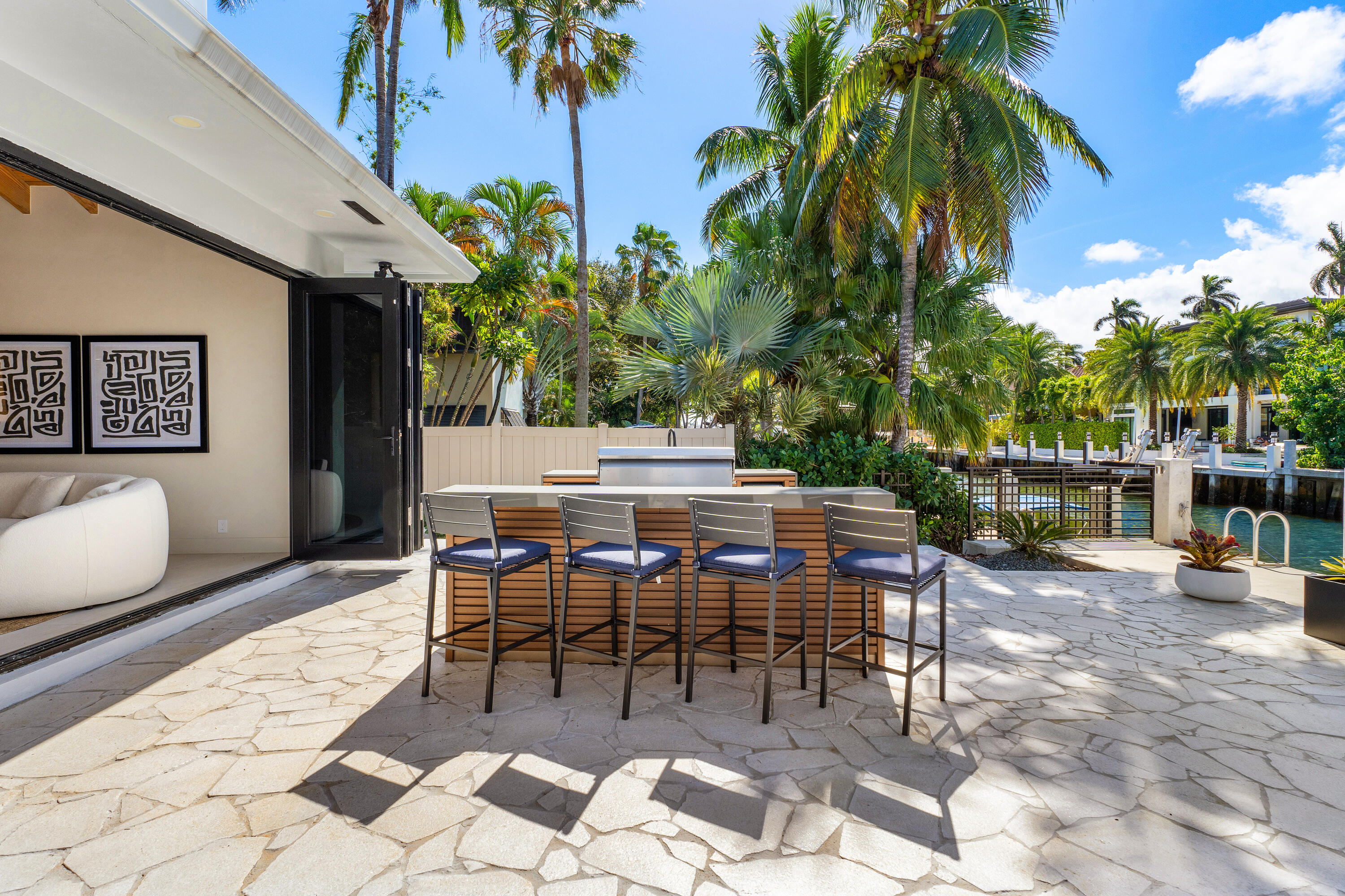 425 Coral Way Property Photo 13