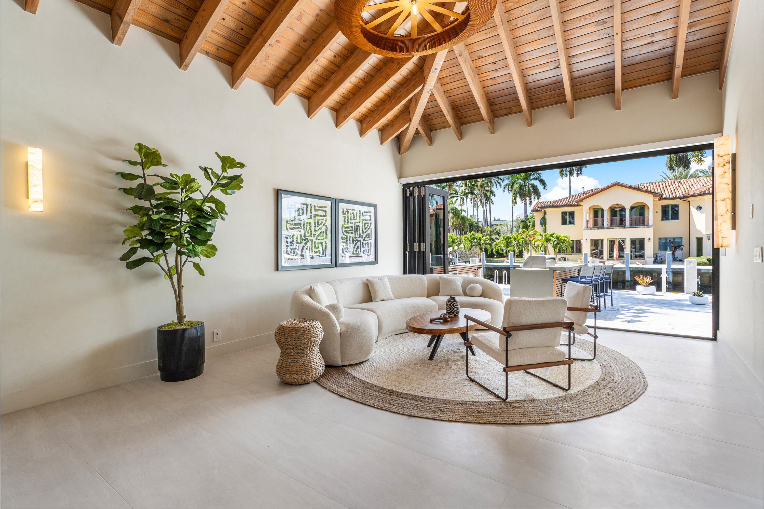 425 Coral Way Property Photo 15