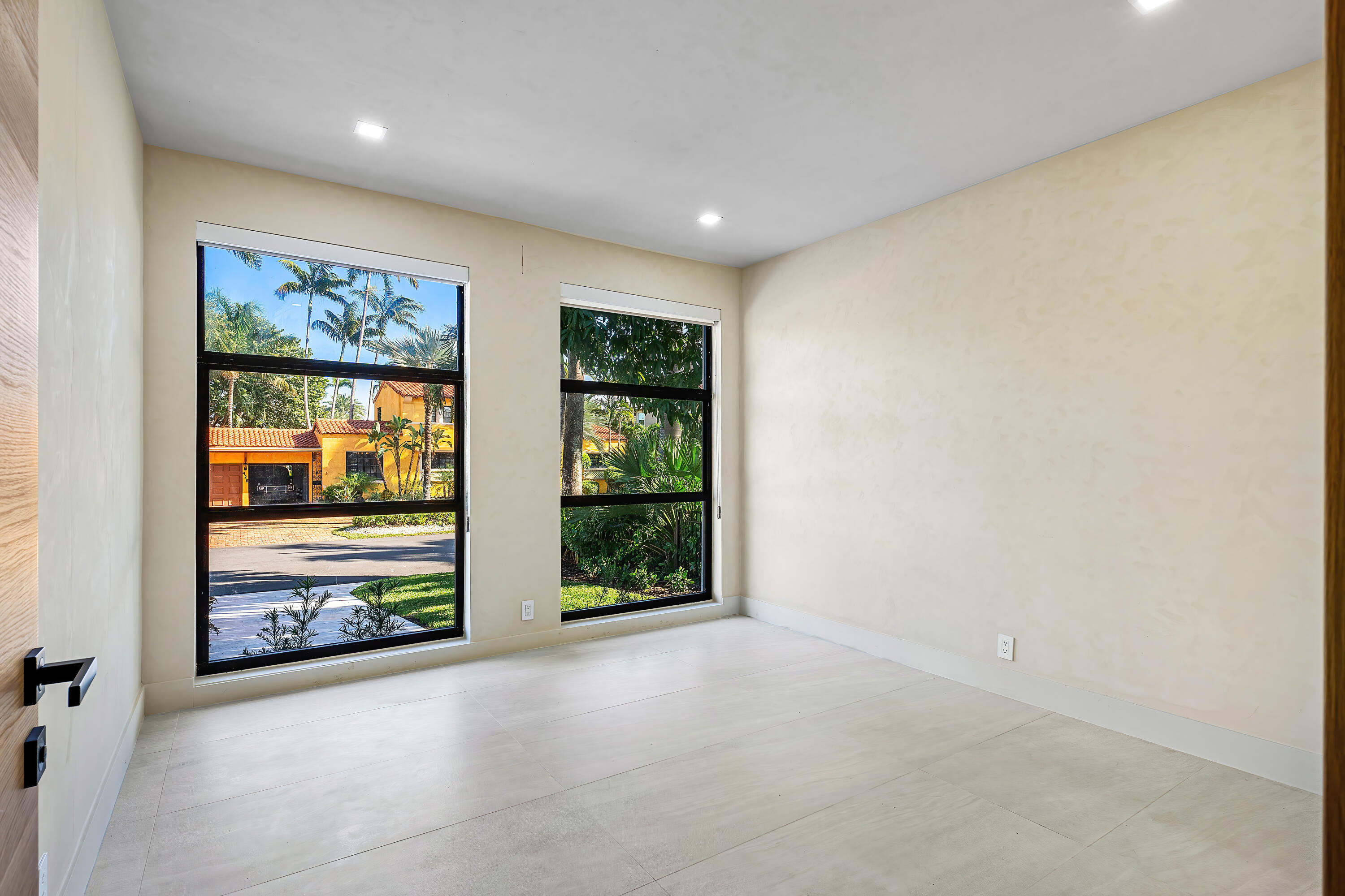 425 Coral Way Property Photo 32