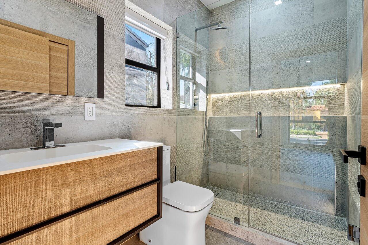 425 Coral Way Property Photo 33