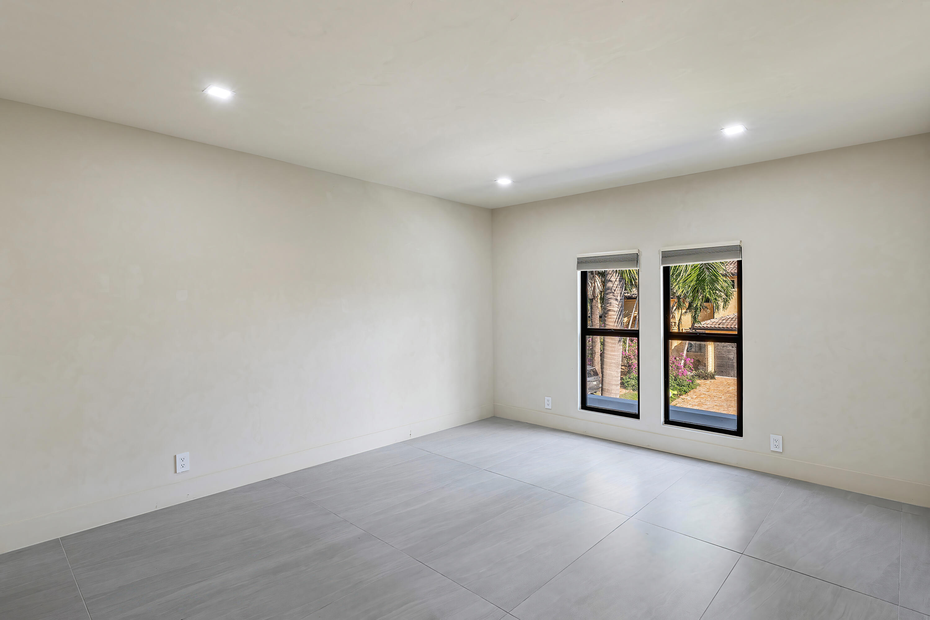 425 Coral Way Property Photo 41