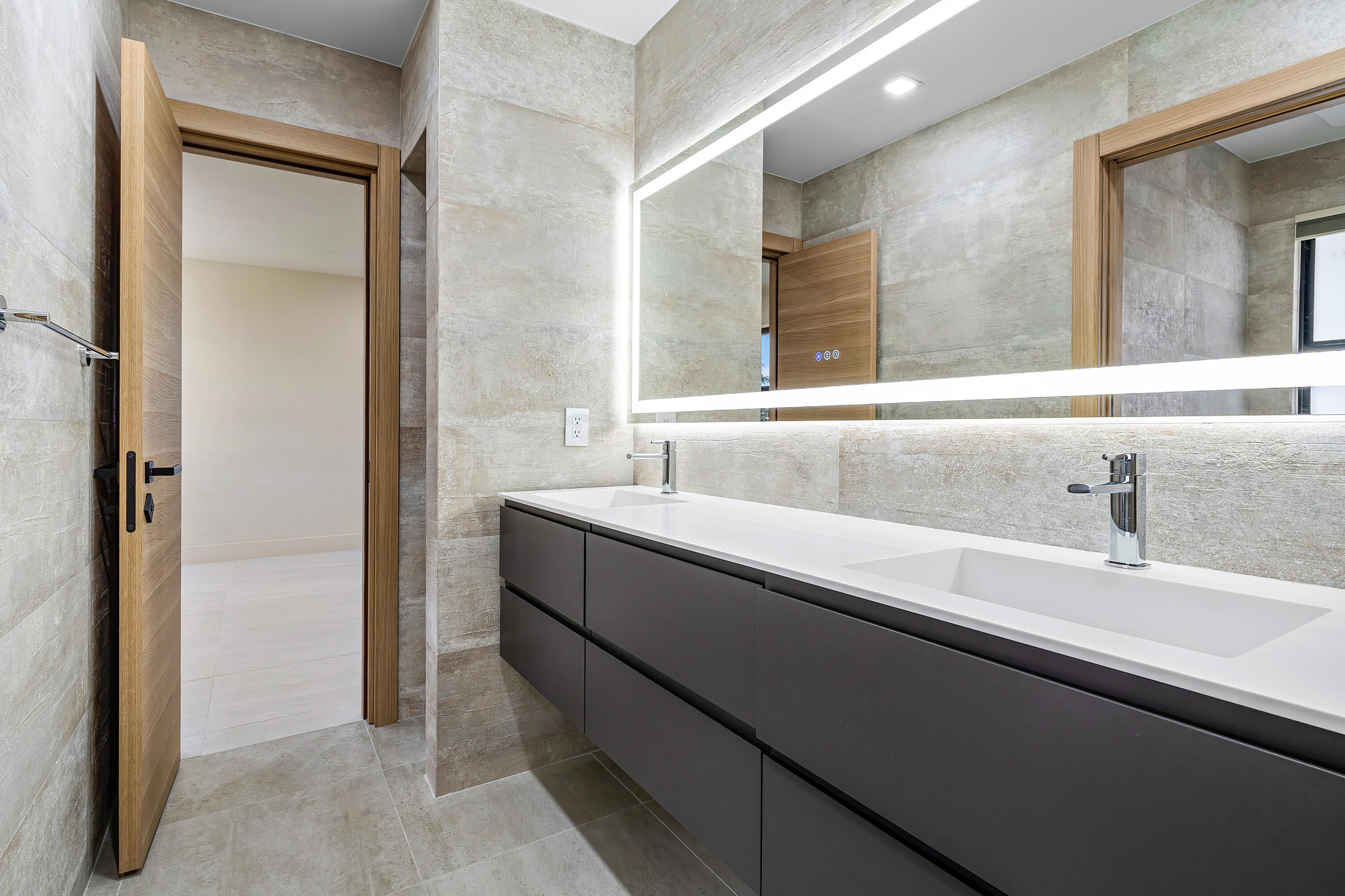 425 Coral Way Property Photo 42