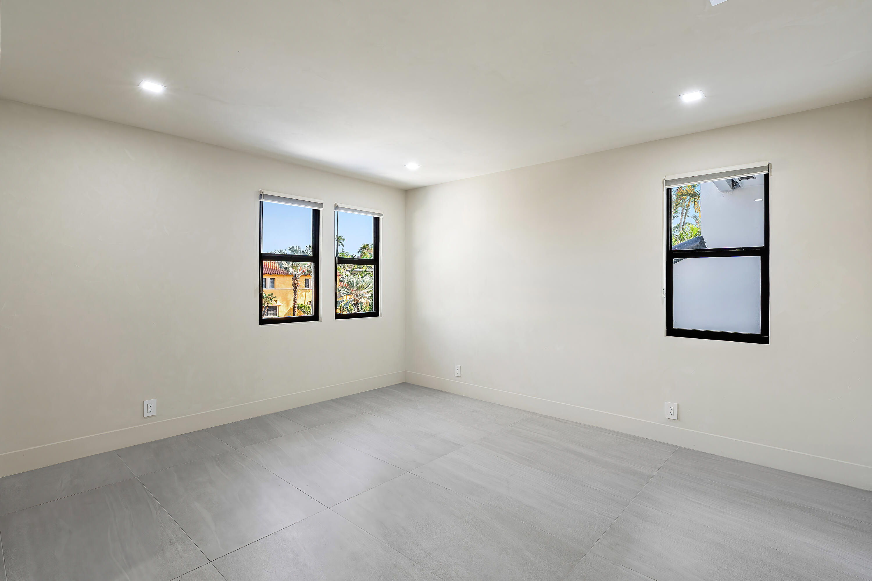 425 Coral Way Property Photo 45