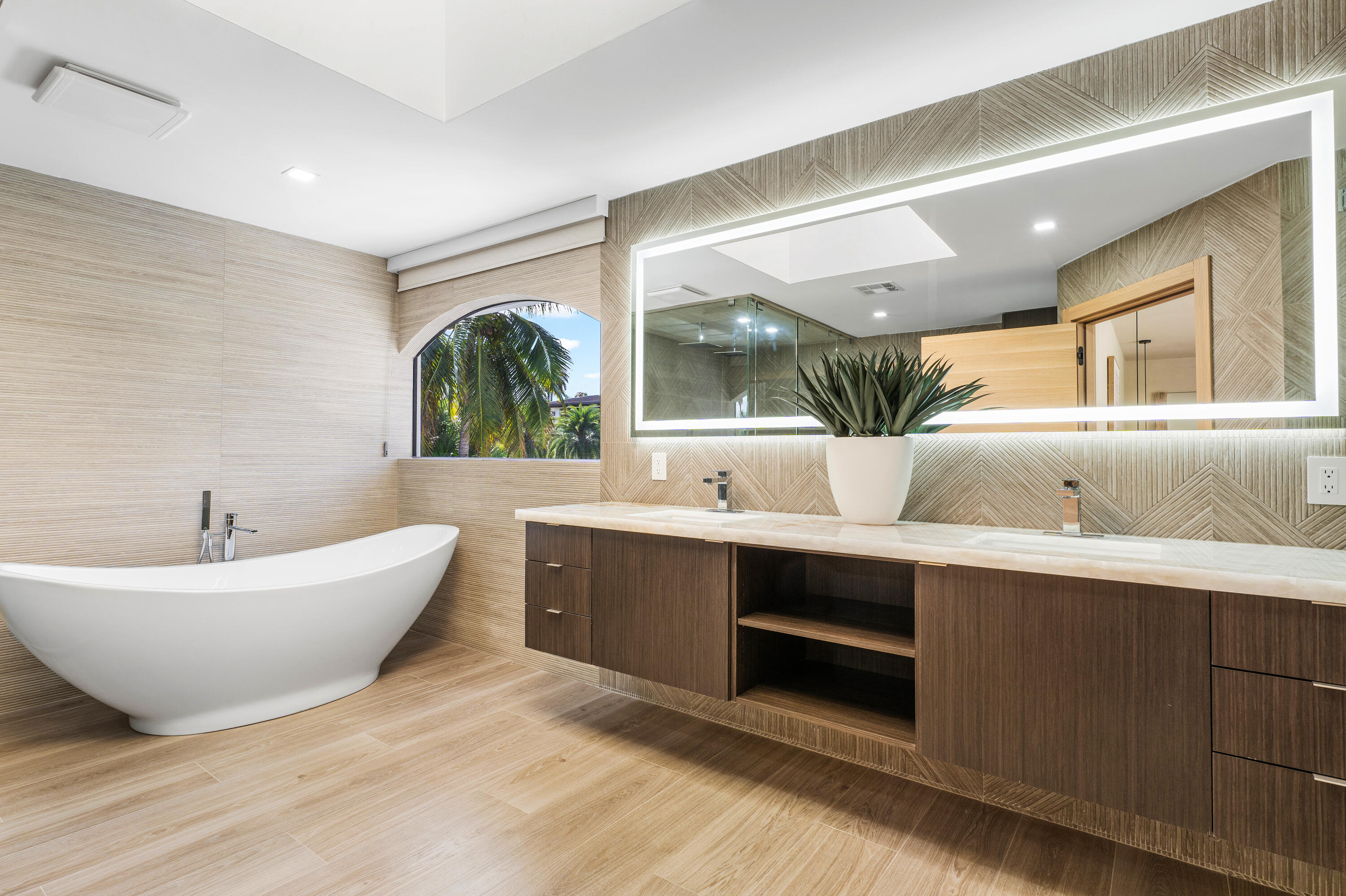 425 Coral Way Property Photo 49