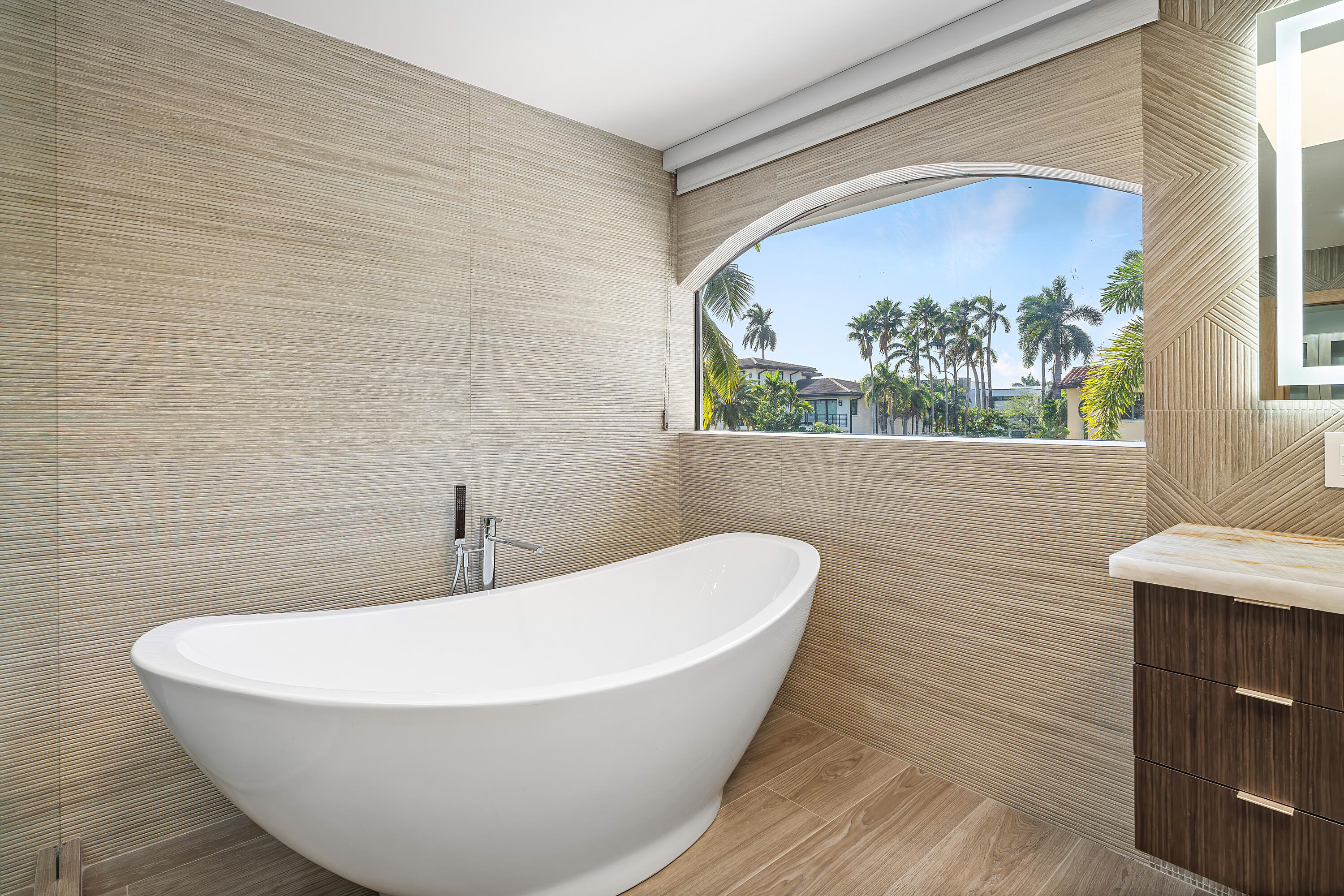 425 Coral Way Property Photo 52