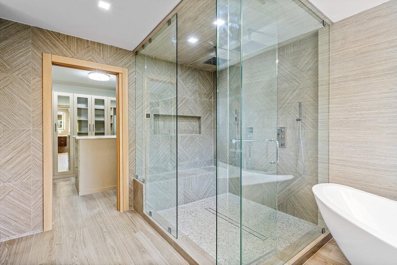 425 Coral Way Property Photo 53