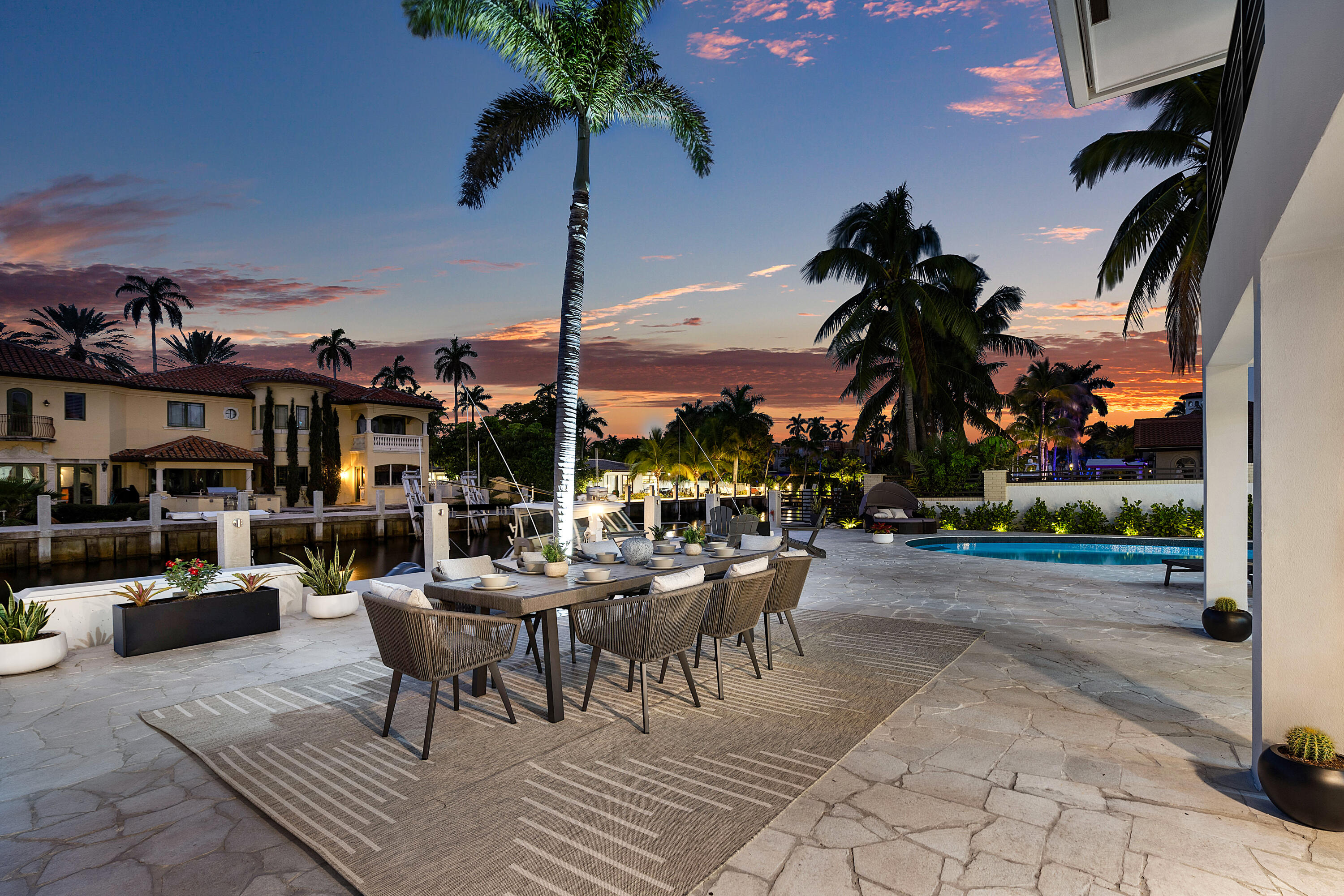 425 Coral Way Property Photo 63