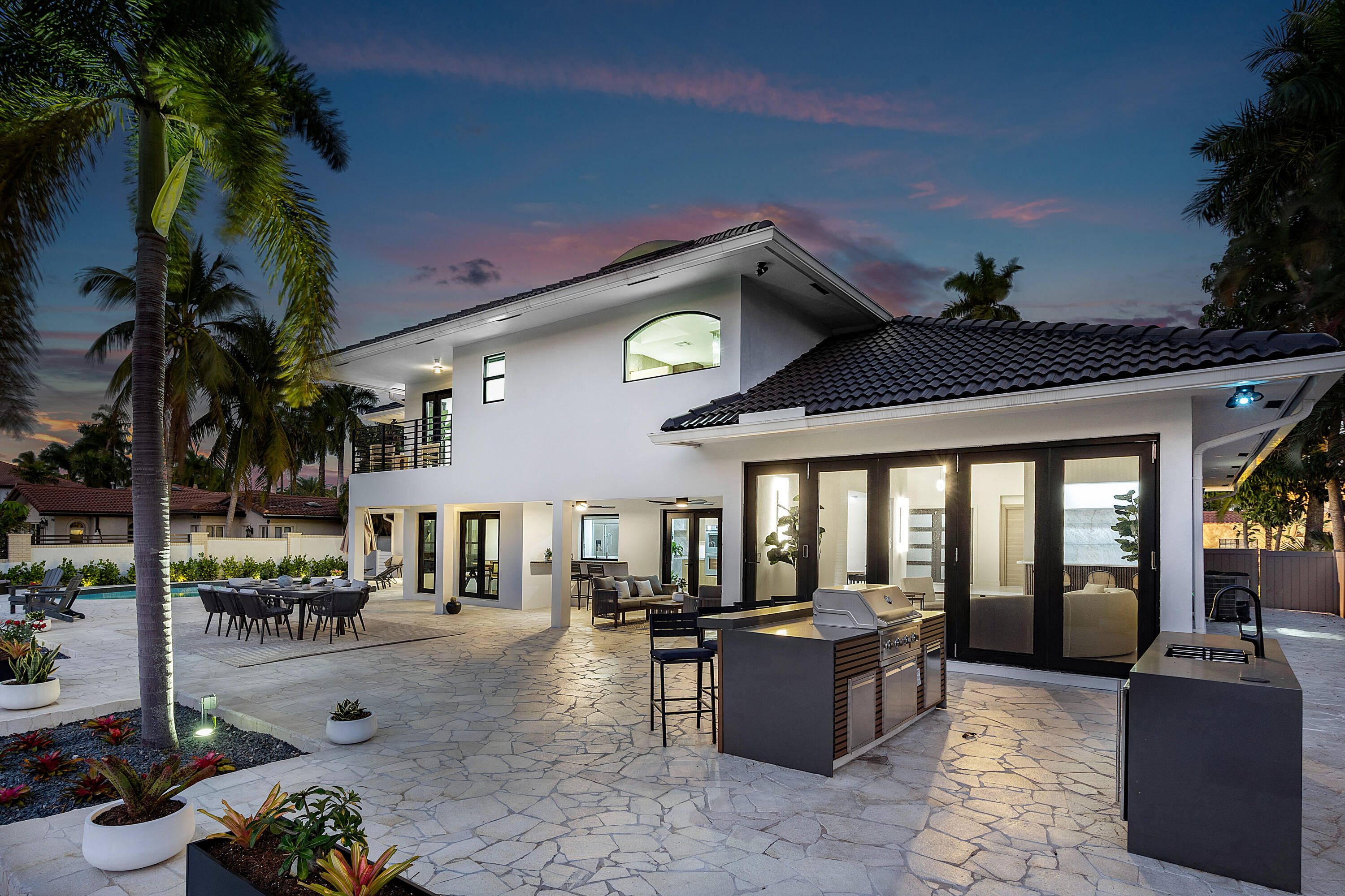 425 Coral Way Property Photo 64