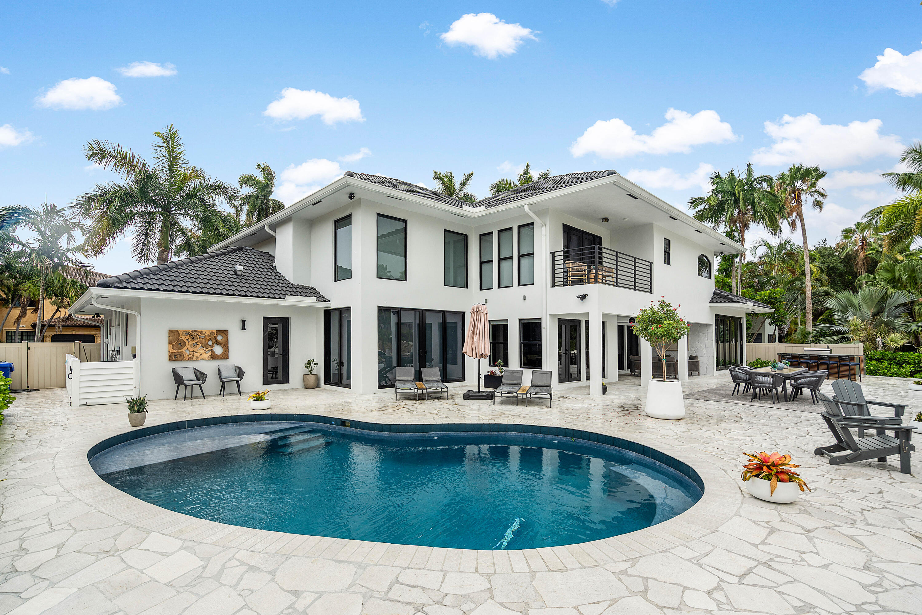 425 Coral Way Property Photo 67
