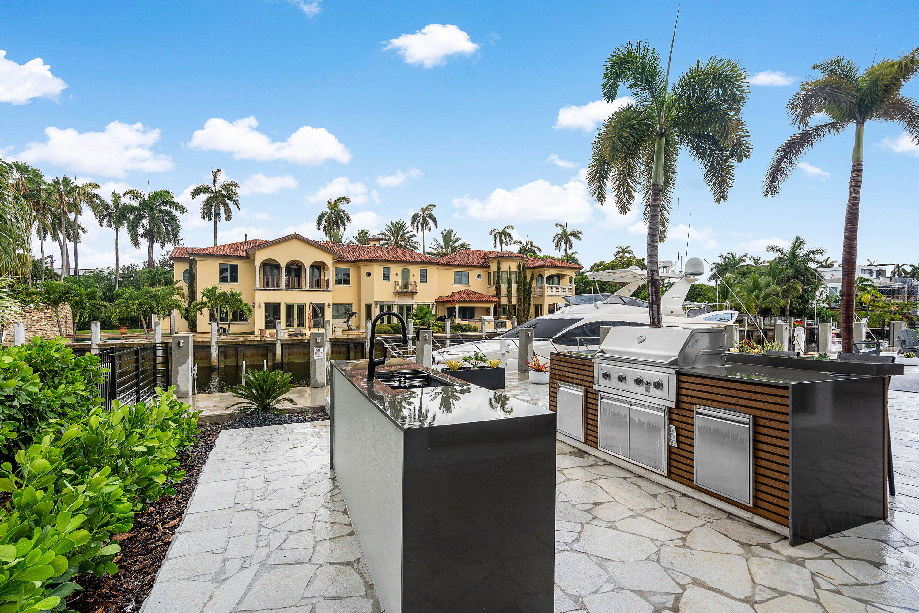425 Coral Way Property Photo 73