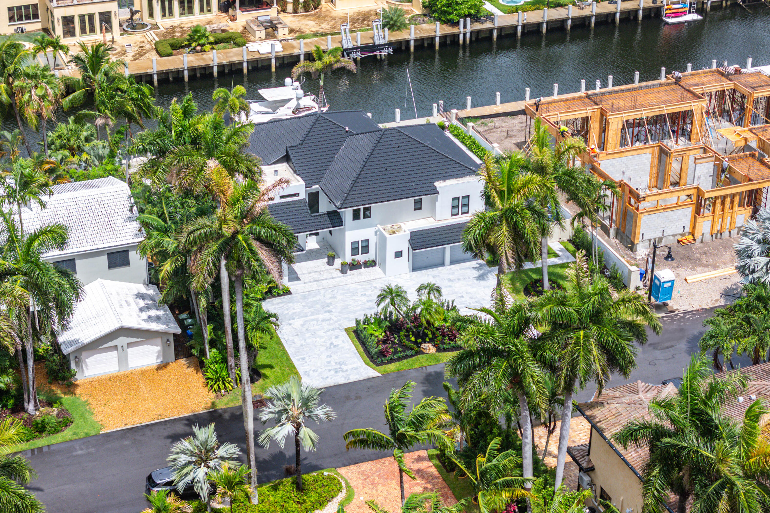 425 Coral Way Property Photo 76