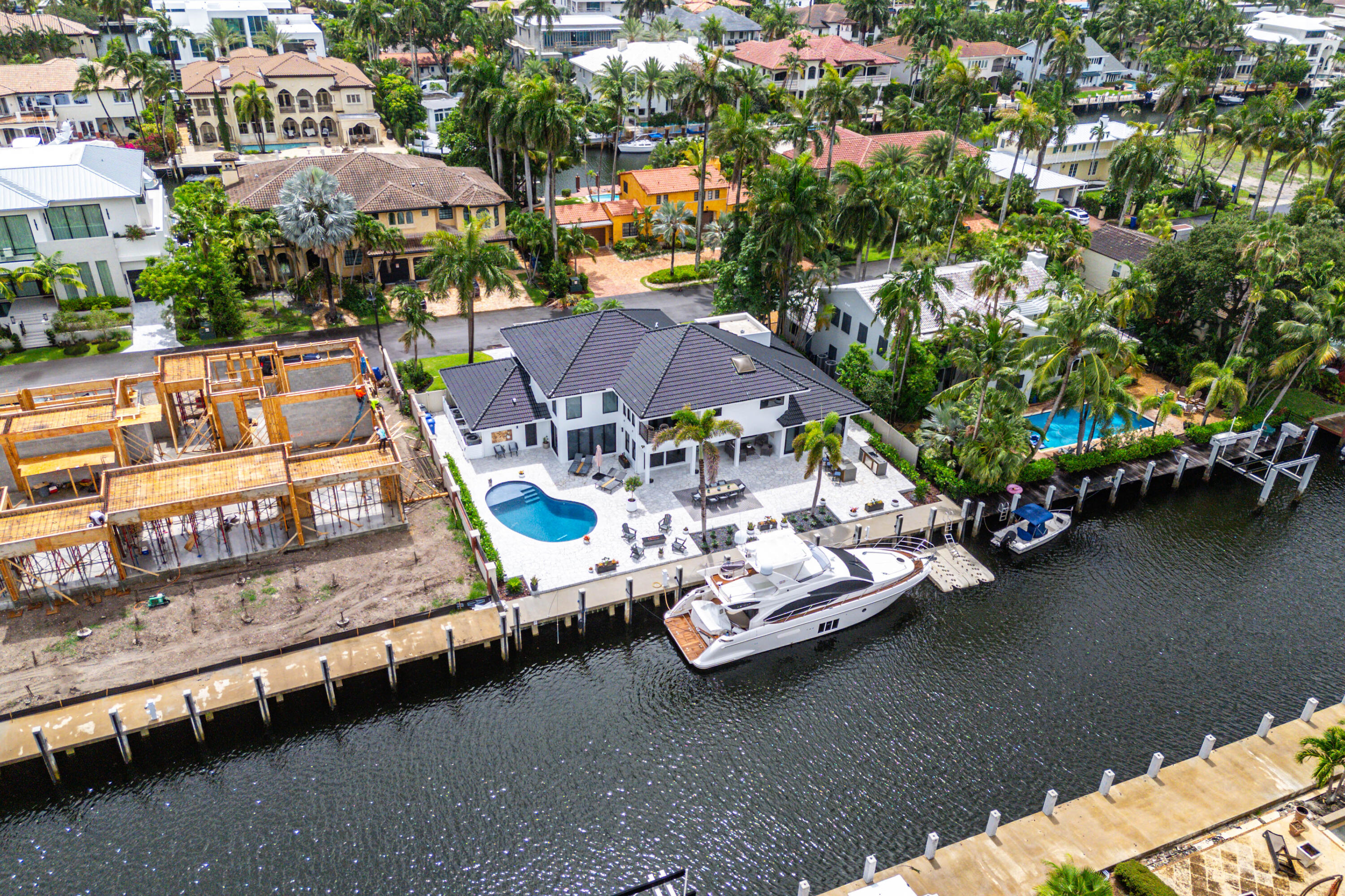 425 Coral Way Property Photo 77