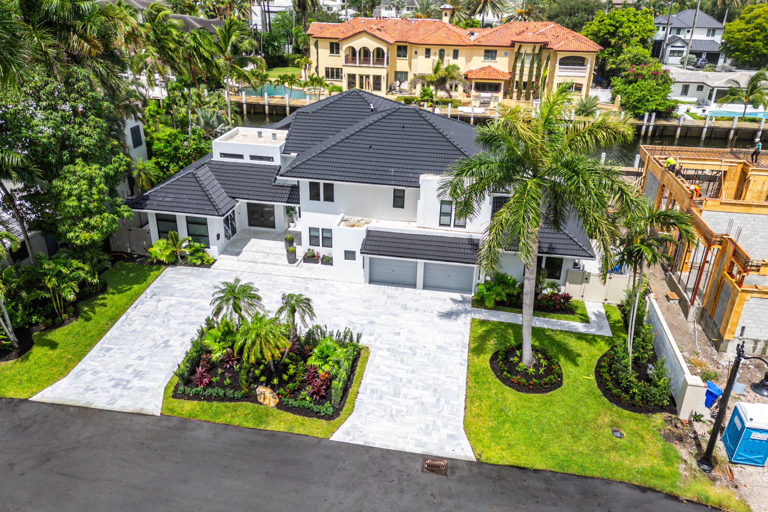 425 Coral Way Property Photo 81