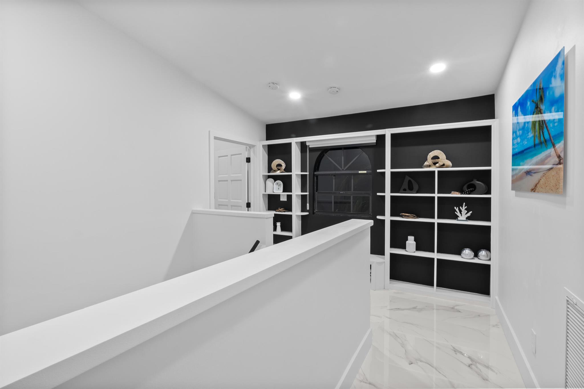 516 Royal Plaza Drive Property Photo 14