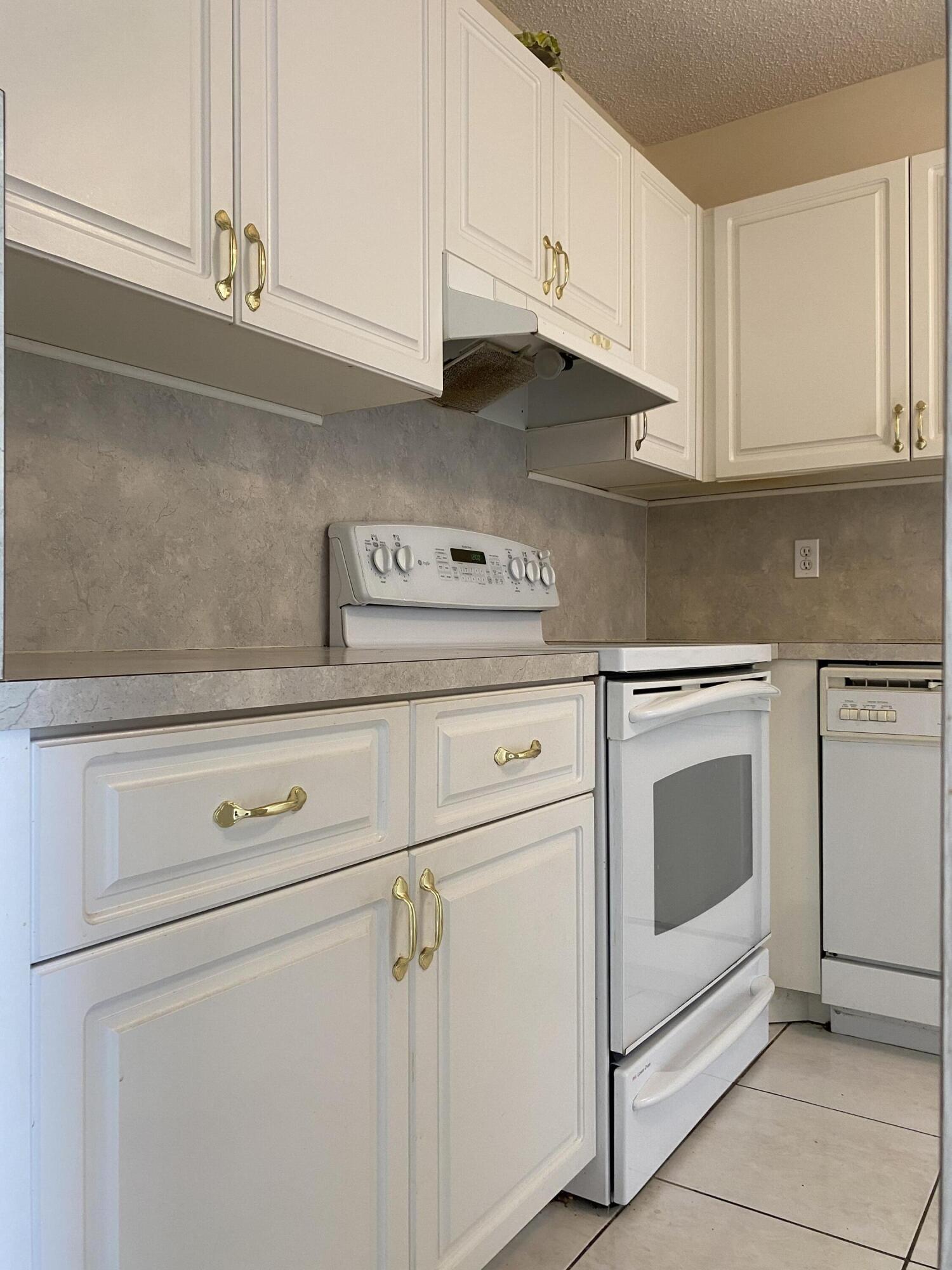 8665 Chevy Chase Drive 113 Property Photo 8