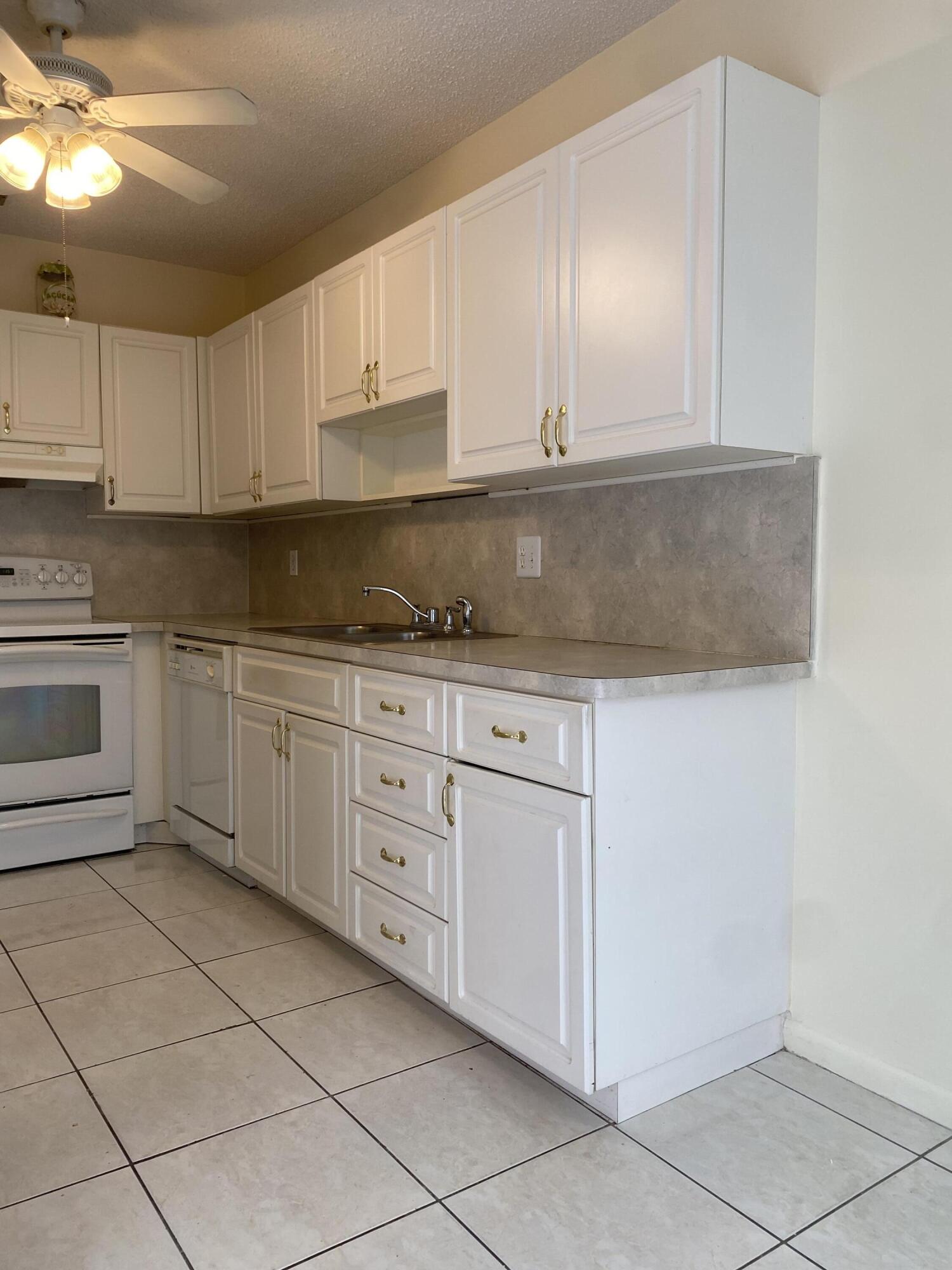 8665 Chevy Chase Drive 113 Property Photo 9