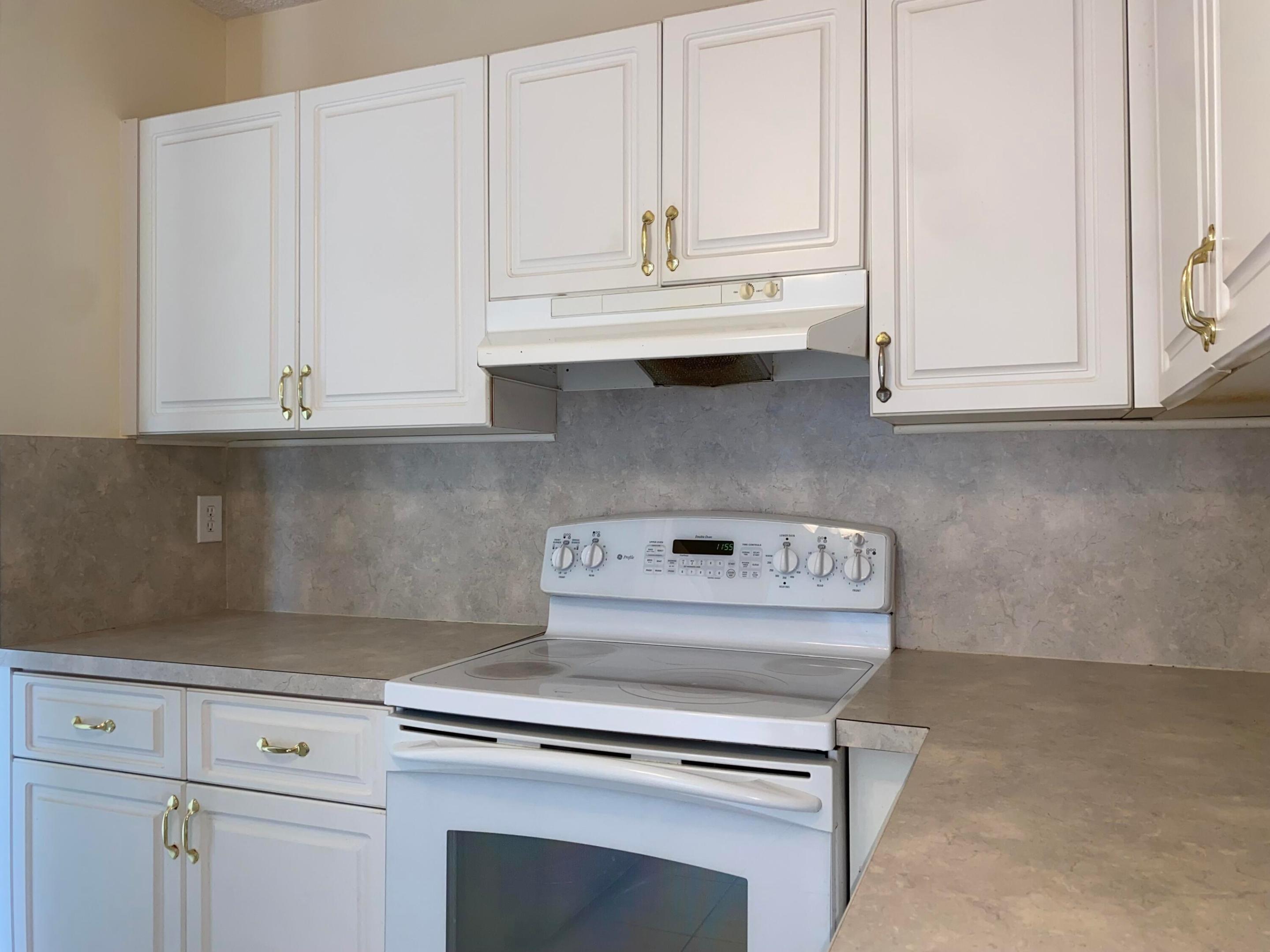 8665 Chevy Chase Drive 113 Property Photo 11