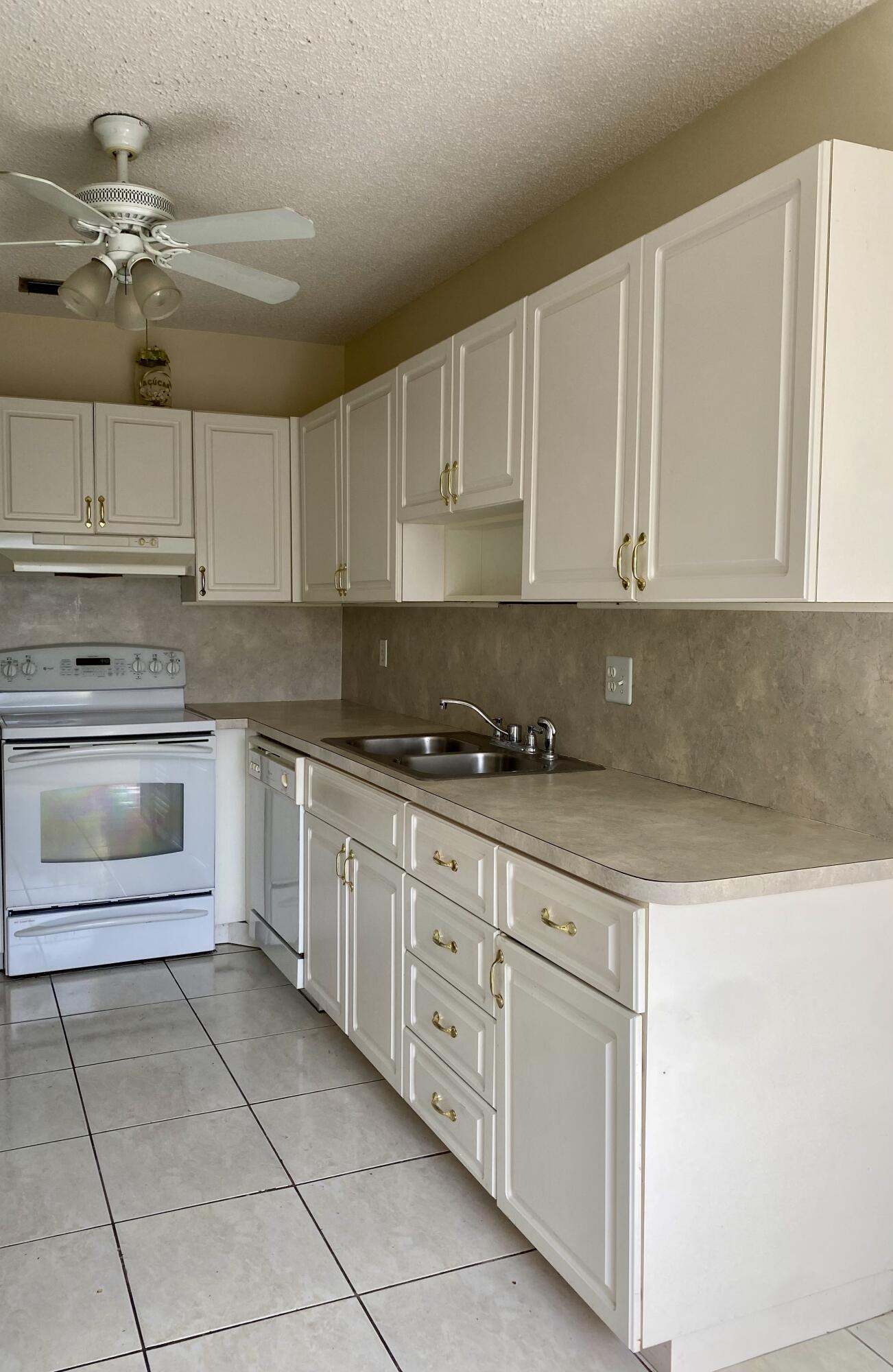 8665 Chevy Chase Drive 113 Property Photo 13