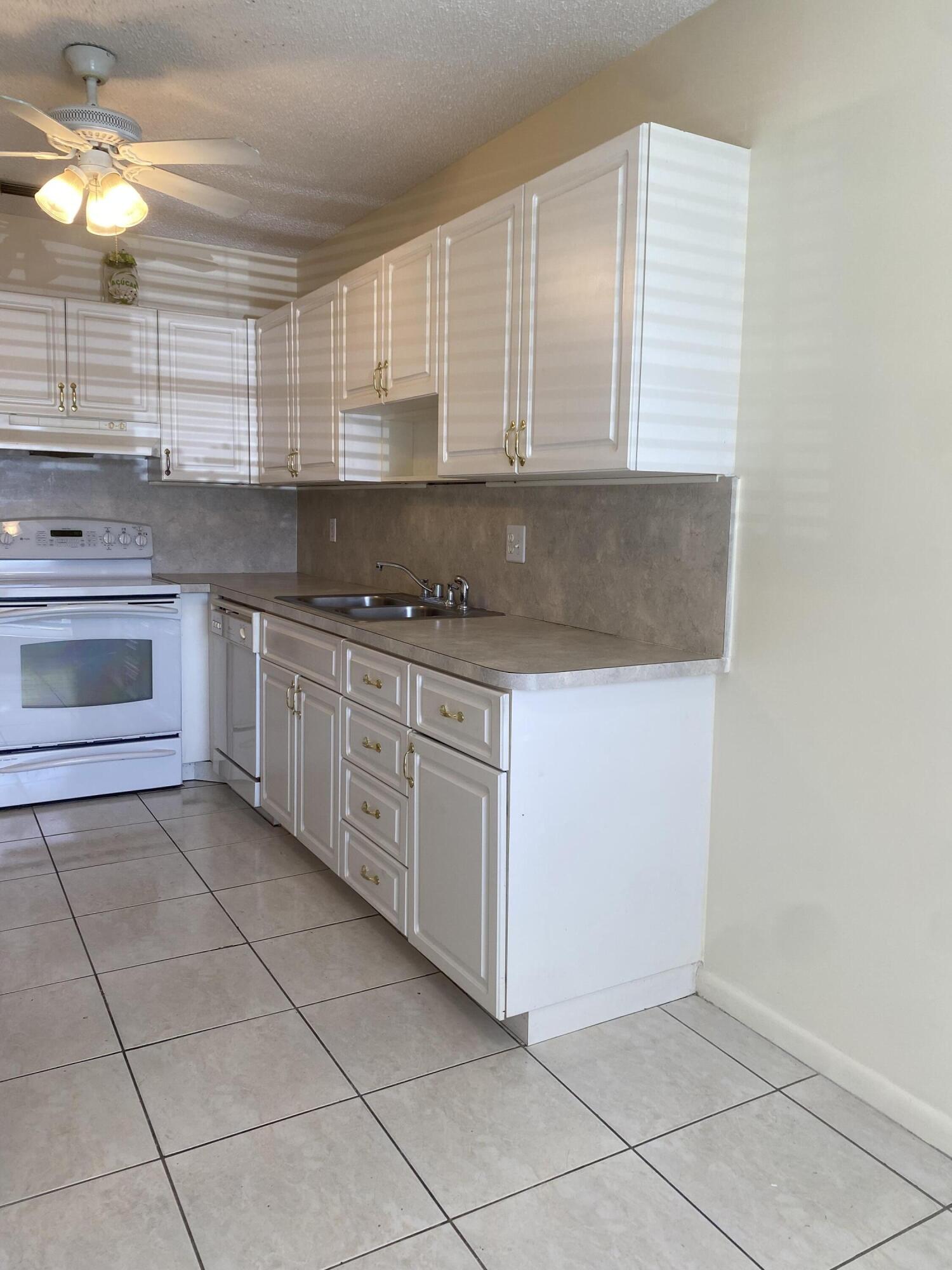 8665 Chevy Chase Drive 113 Property Photo 31