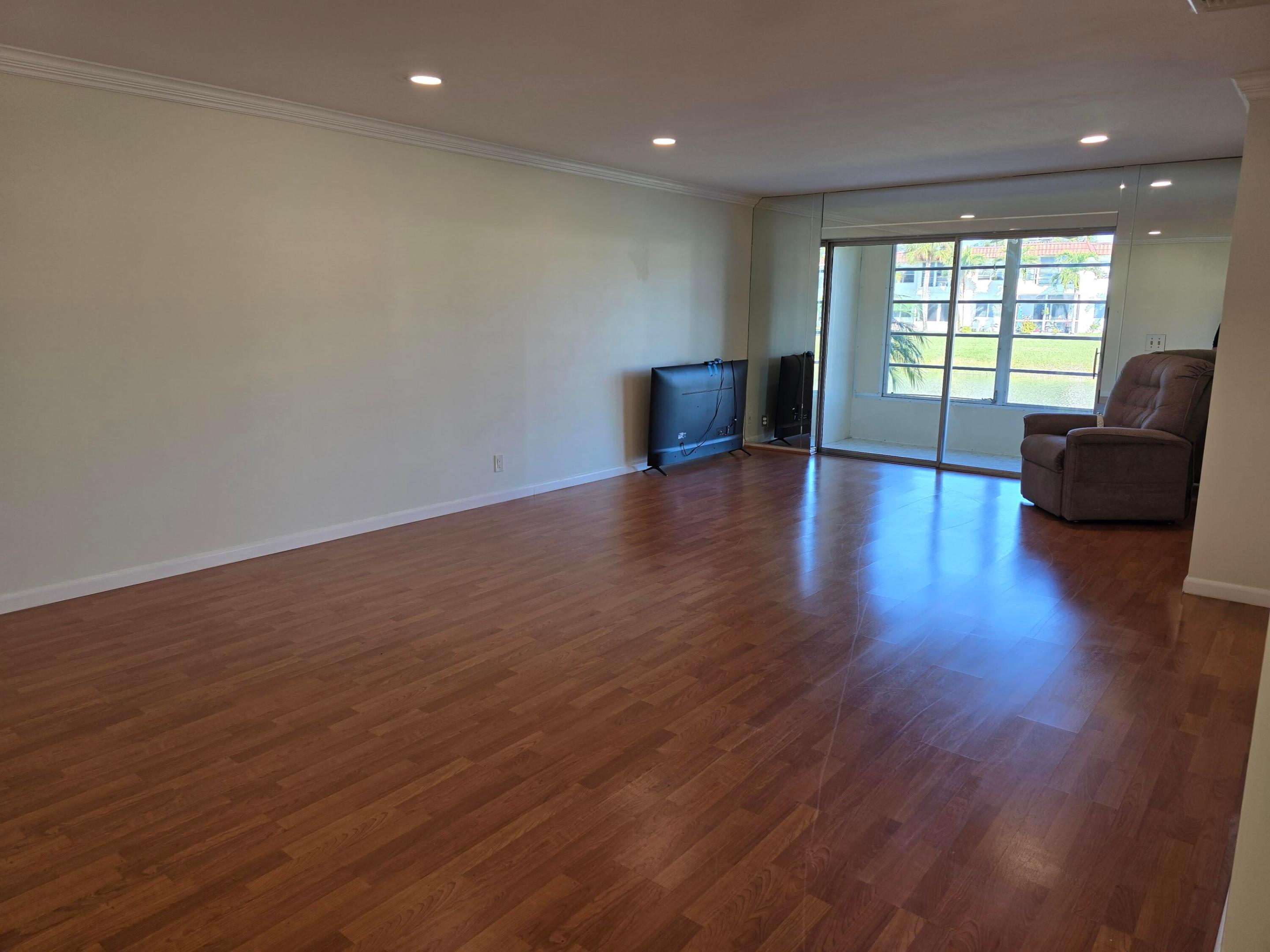 121 Lake Gloria Drive Property Photo 13