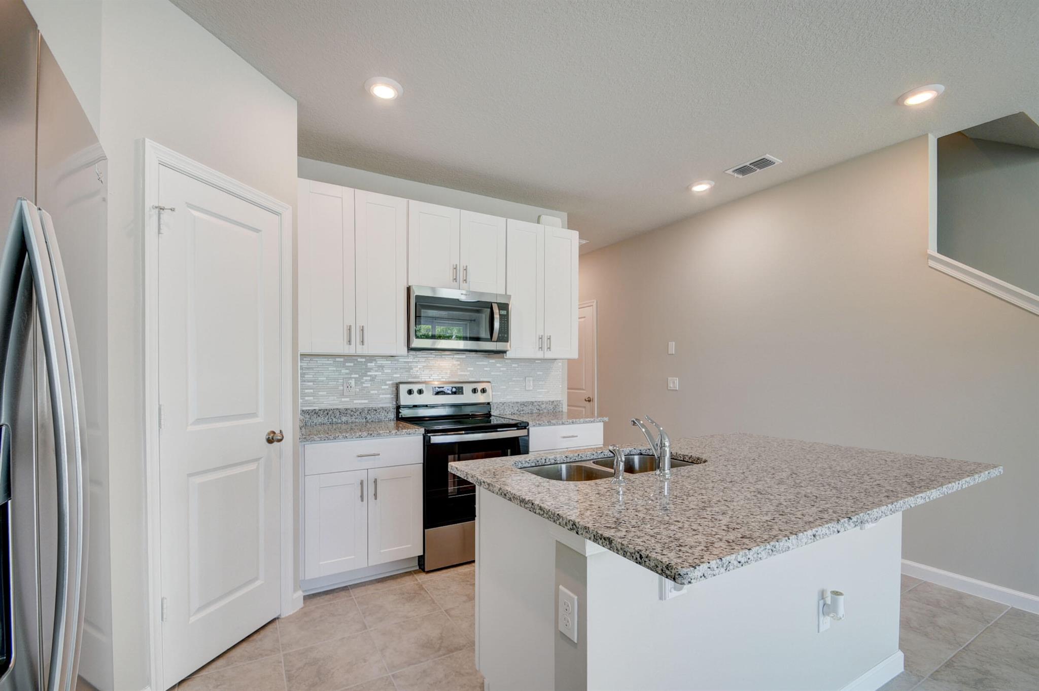 1740 Lindley Street Property Photo 4