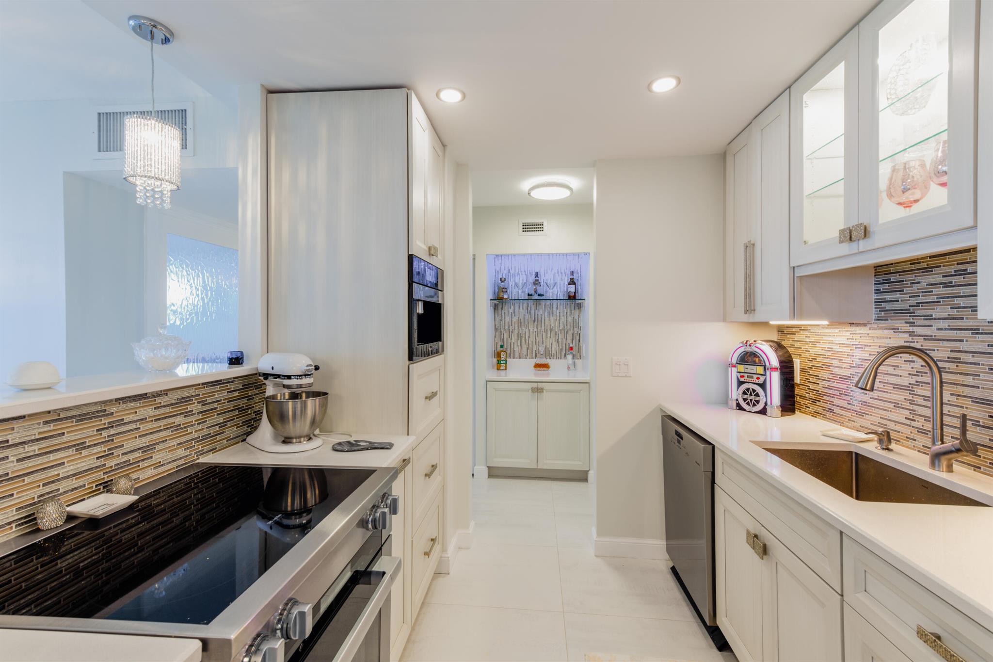 2121 N Ocean Boulevard 1105e Property Photo 6