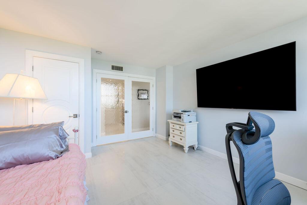 2121 N Ocean Boulevard 1105e Property Photo 16