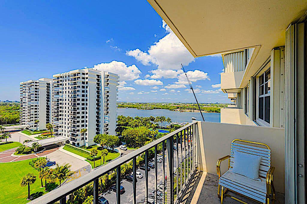 2121 N Ocean Boulevard 1105e Property Photo 26
