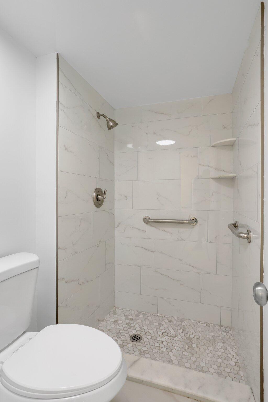 5500 Tamberlane Circle 105 Property Photo 18