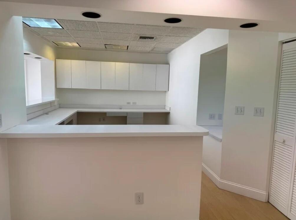1825 Ne 45th Street Suite C Property Photo 3