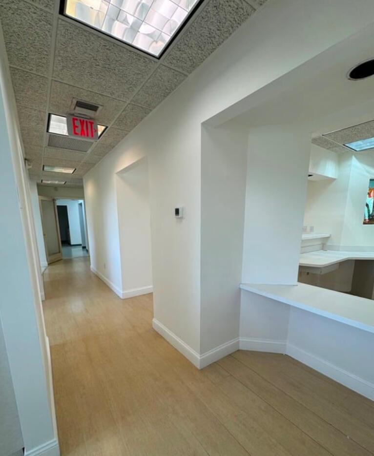 1825 Ne 45th Street Suite C Property Photo 6