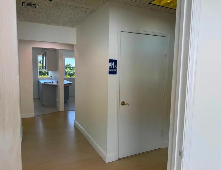 1825 Ne 45th Street Suite C Property Photo 7