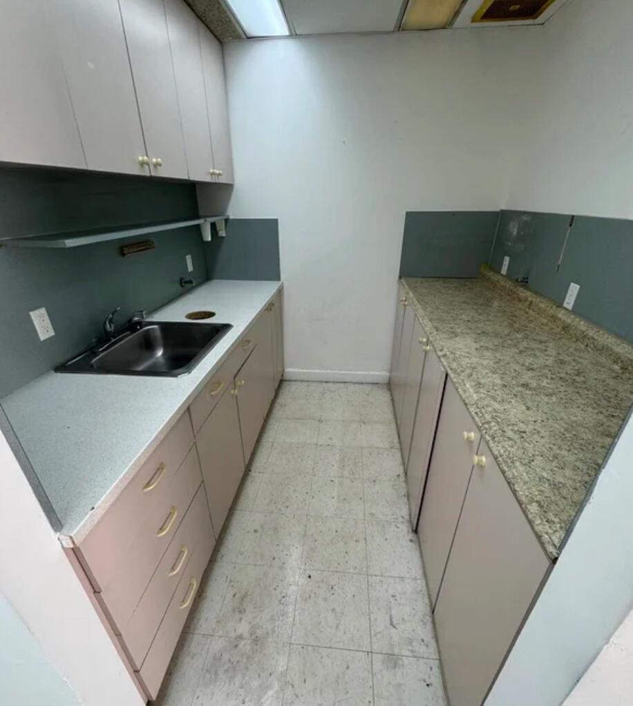 1825 Ne 45th Street Suite C Property Photo 8