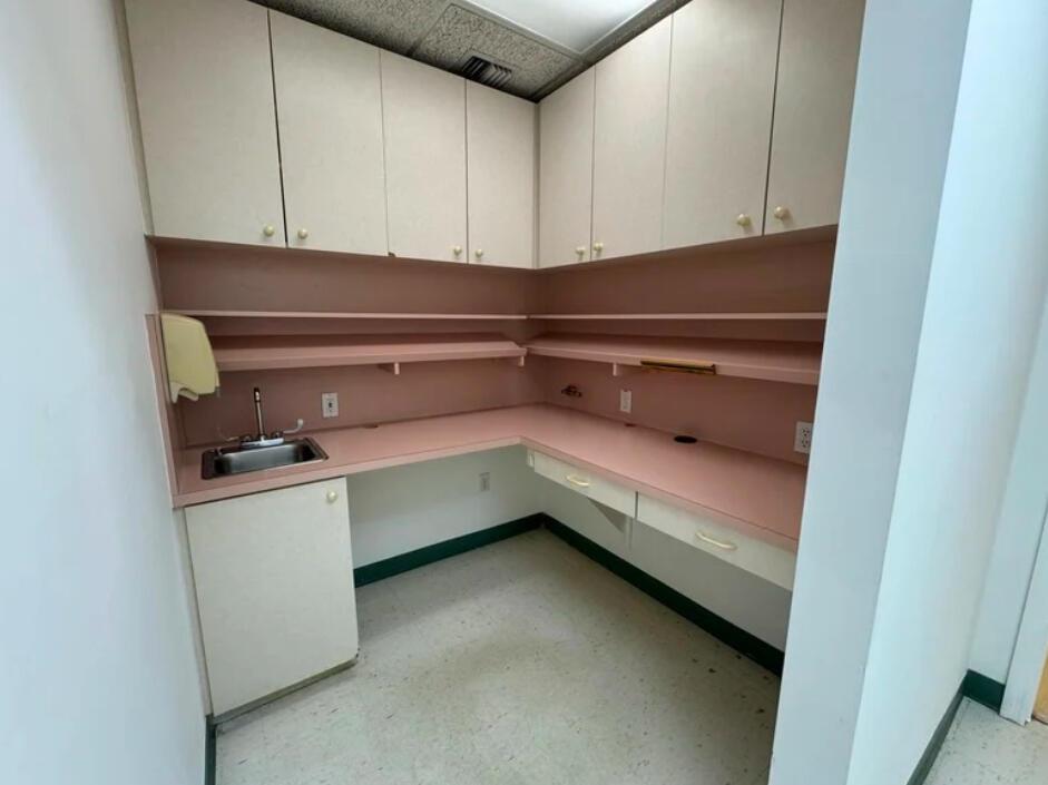 1825 Ne 45th Street Suite C Property Photo 10